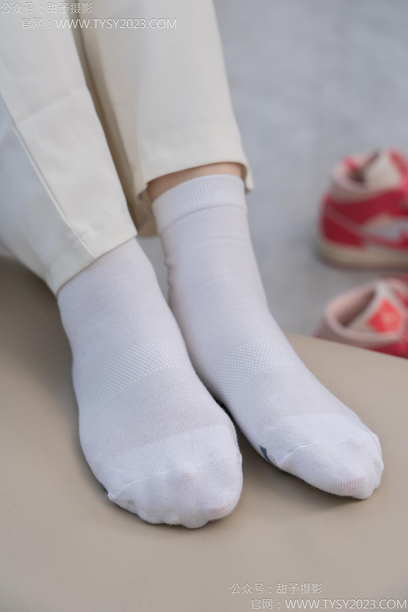 图片[48]-甜予摄影 NO.124 梦梦-板鞋、白棉袜、裸足[84P] – 速更版-美库