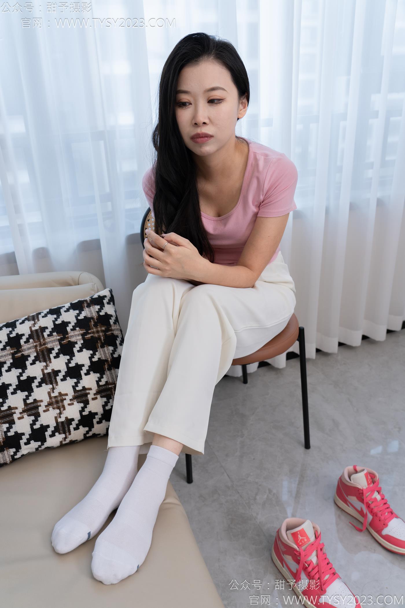 图片[50]-甜予摄影 NO.124 梦梦-板鞋、白棉袜、裸足[84P] – 速更版-美库