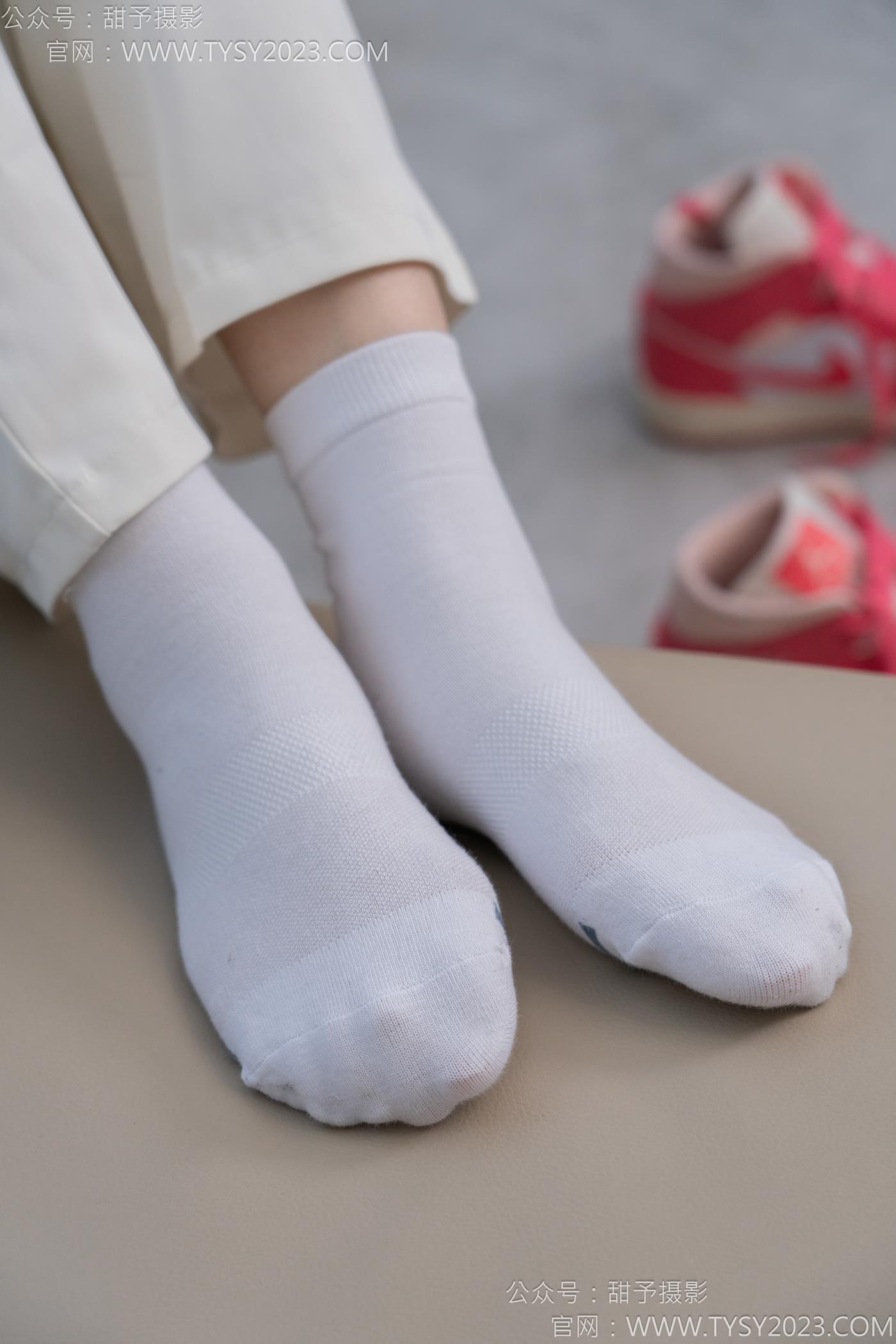 图片[51]-甜予摄影 NO.124 梦梦-板鞋、白棉袜、裸足[84P] – 速更版-美库