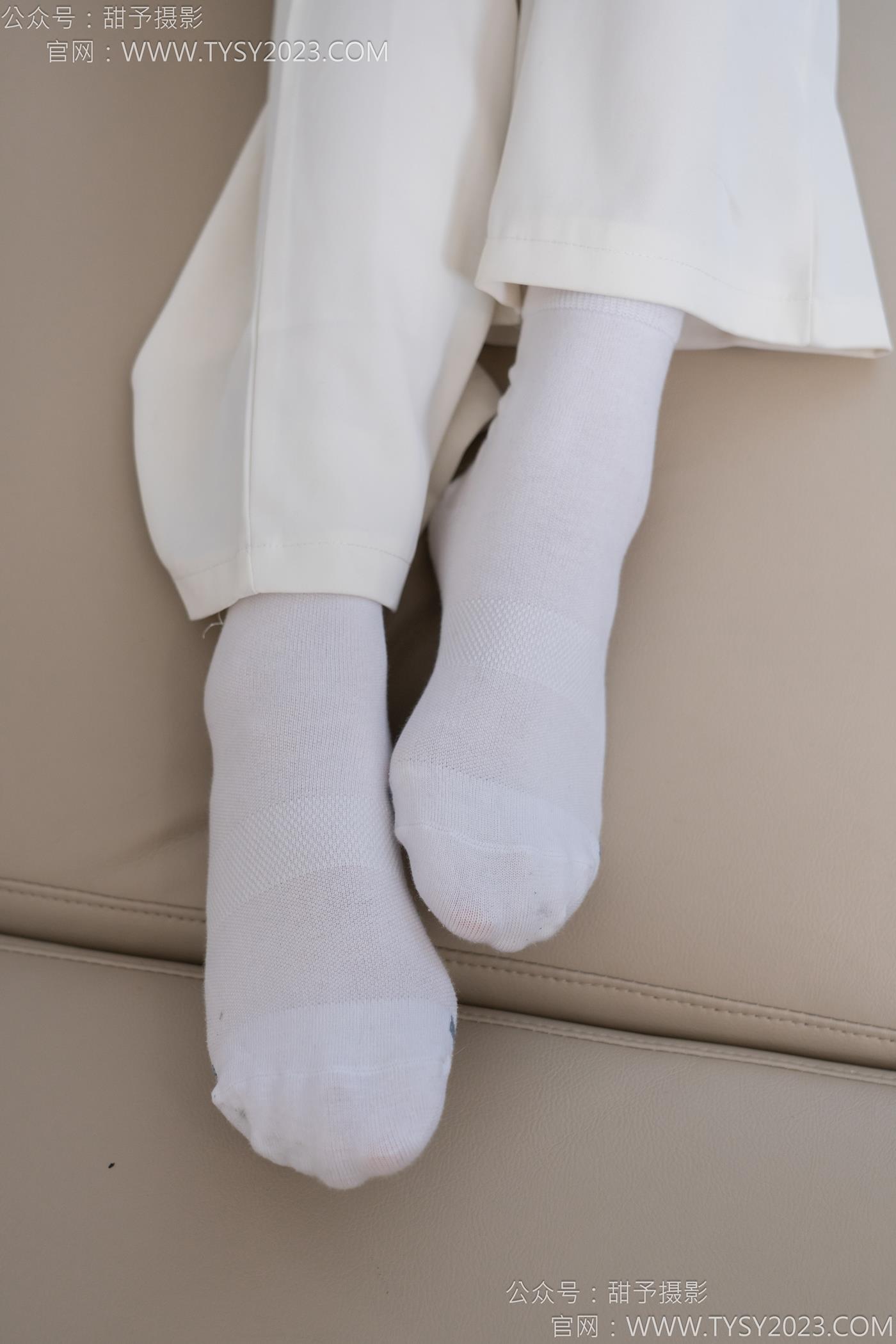图片[53]-甜予摄影 NO.124 梦梦-板鞋、白棉袜、裸足[84P] – 速更版-美库