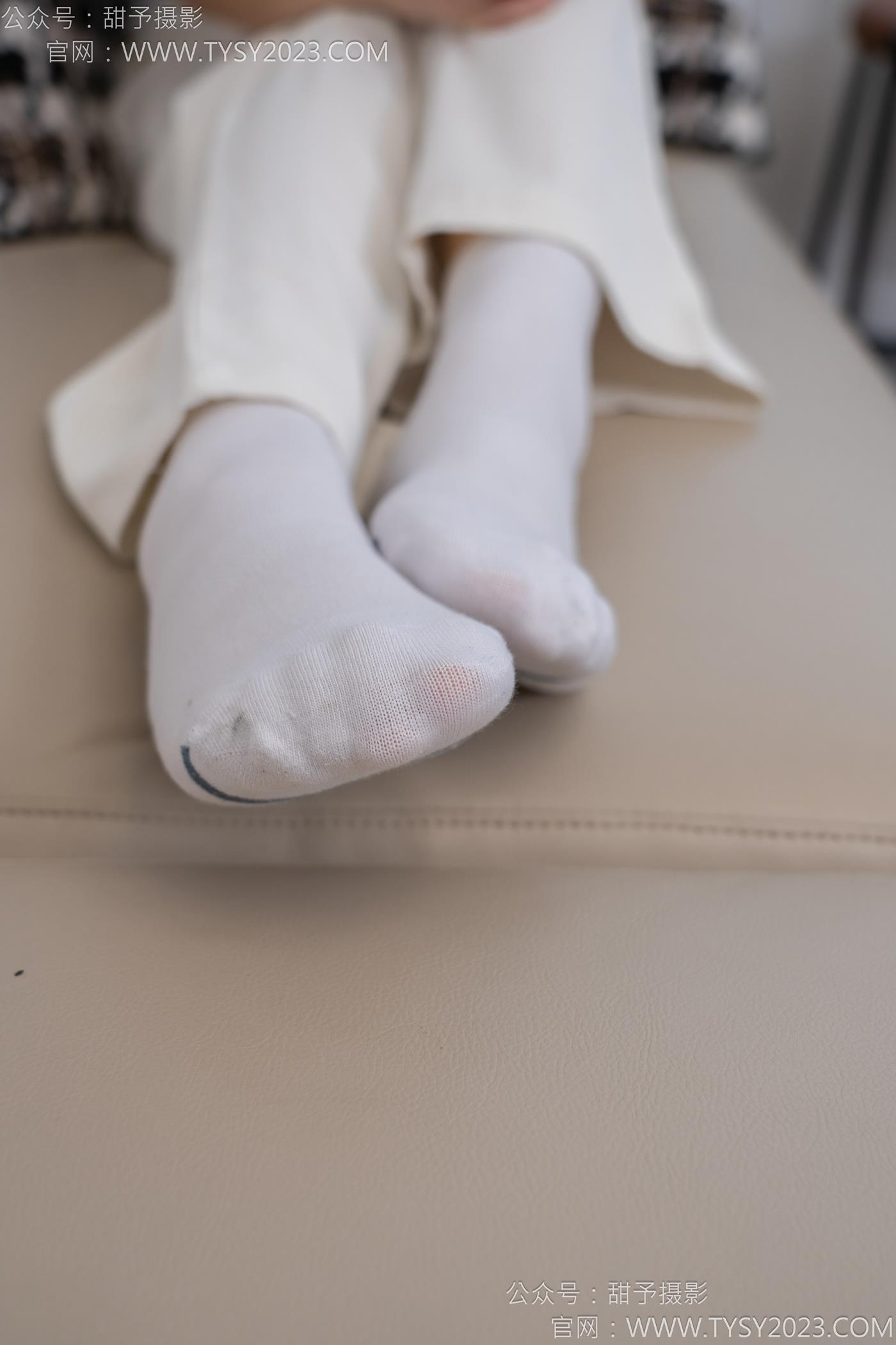 图片[55]-甜予摄影 NO.124 梦梦-板鞋、白棉袜、裸足[84P] – 速更版-美库