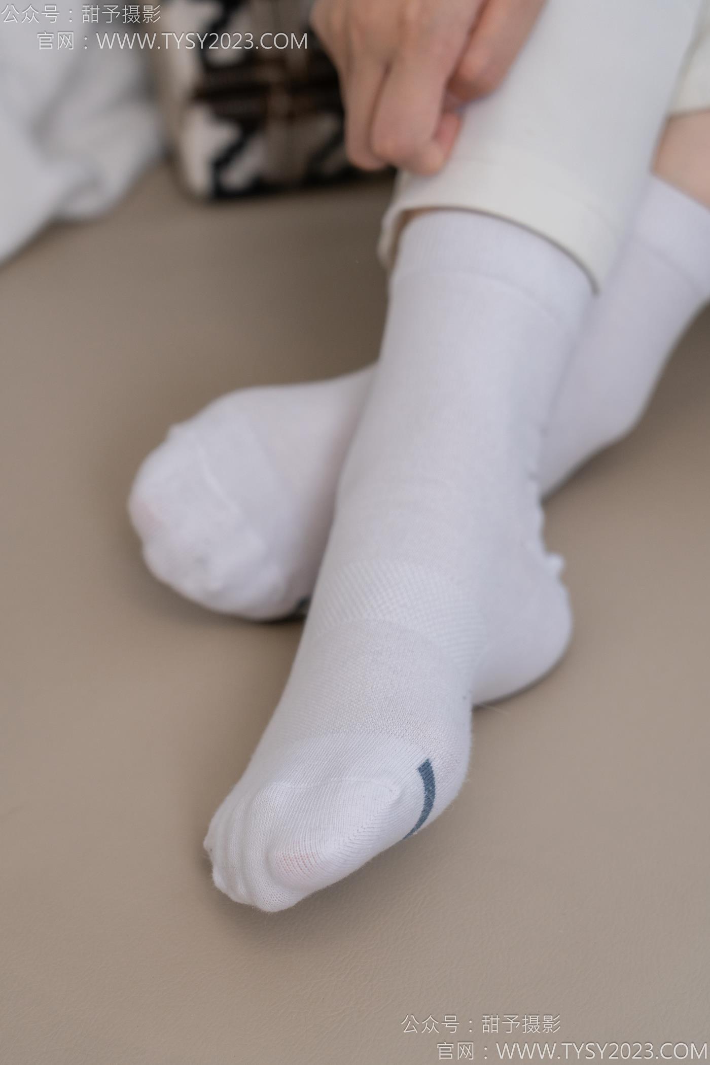 图片[64]-甜予摄影 NO.124 梦梦-板鞋、白棉袜、裸足[84P] – 速更版-美库