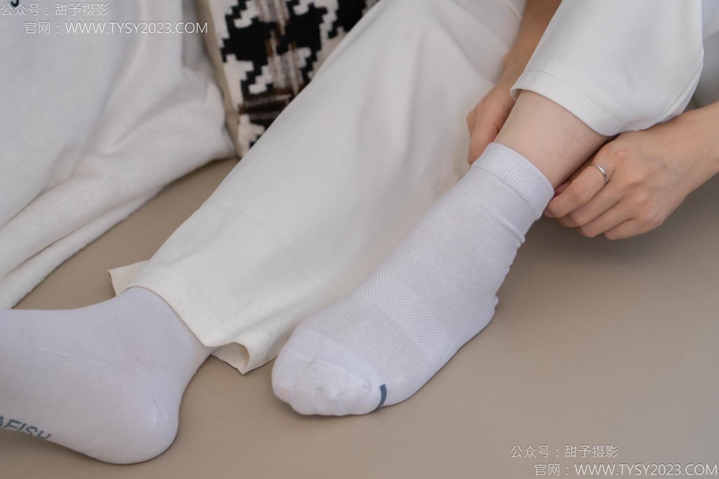 图片[66]-甜予摄影 NO.124 梦梦-板鞋、白棉袜、裸足[84P] – 速更版-美库