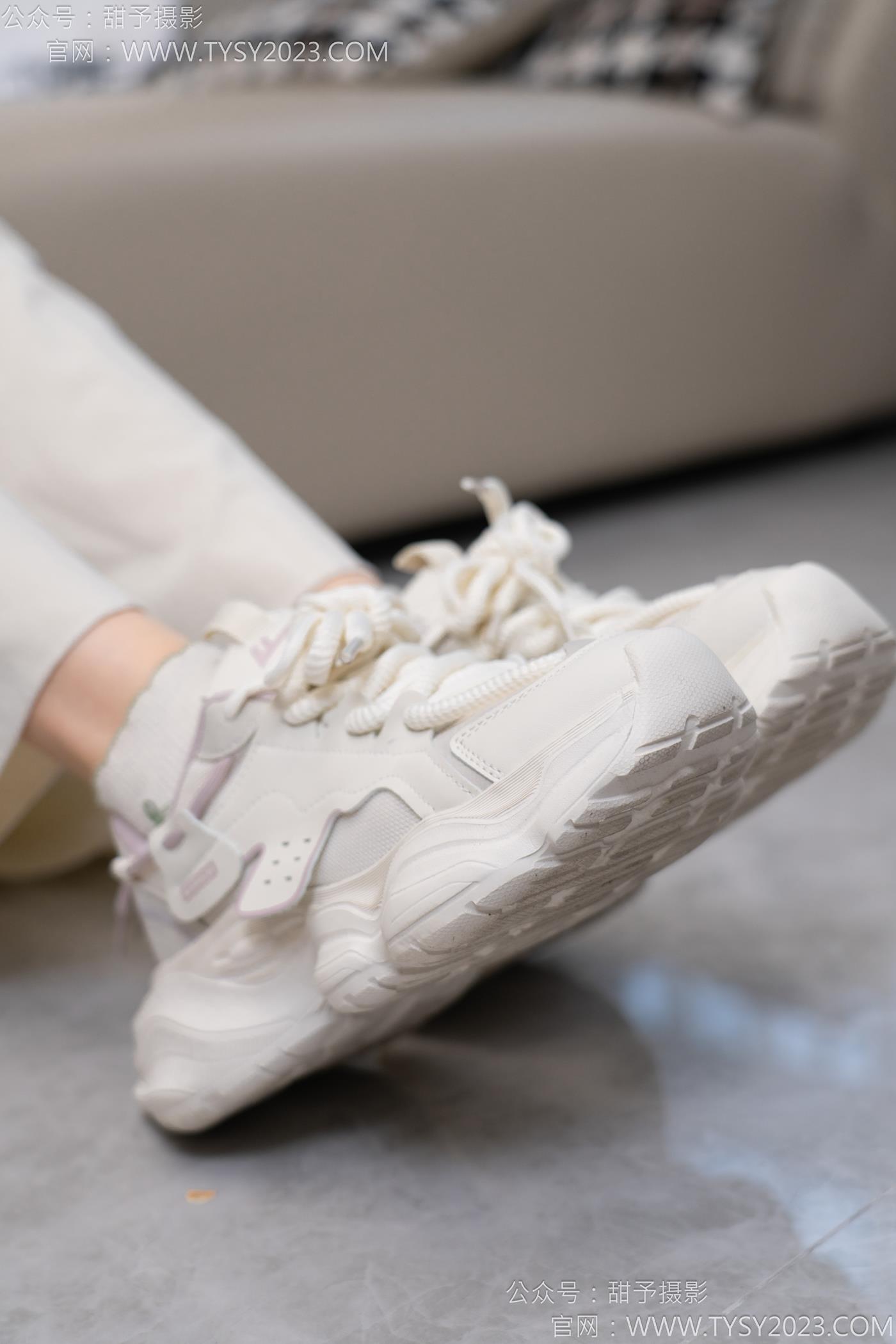 图片[19]-甜予摄影 NO.125 丹丹-运动鞋、白棉袜、裸足[114P] – 速更版-美库