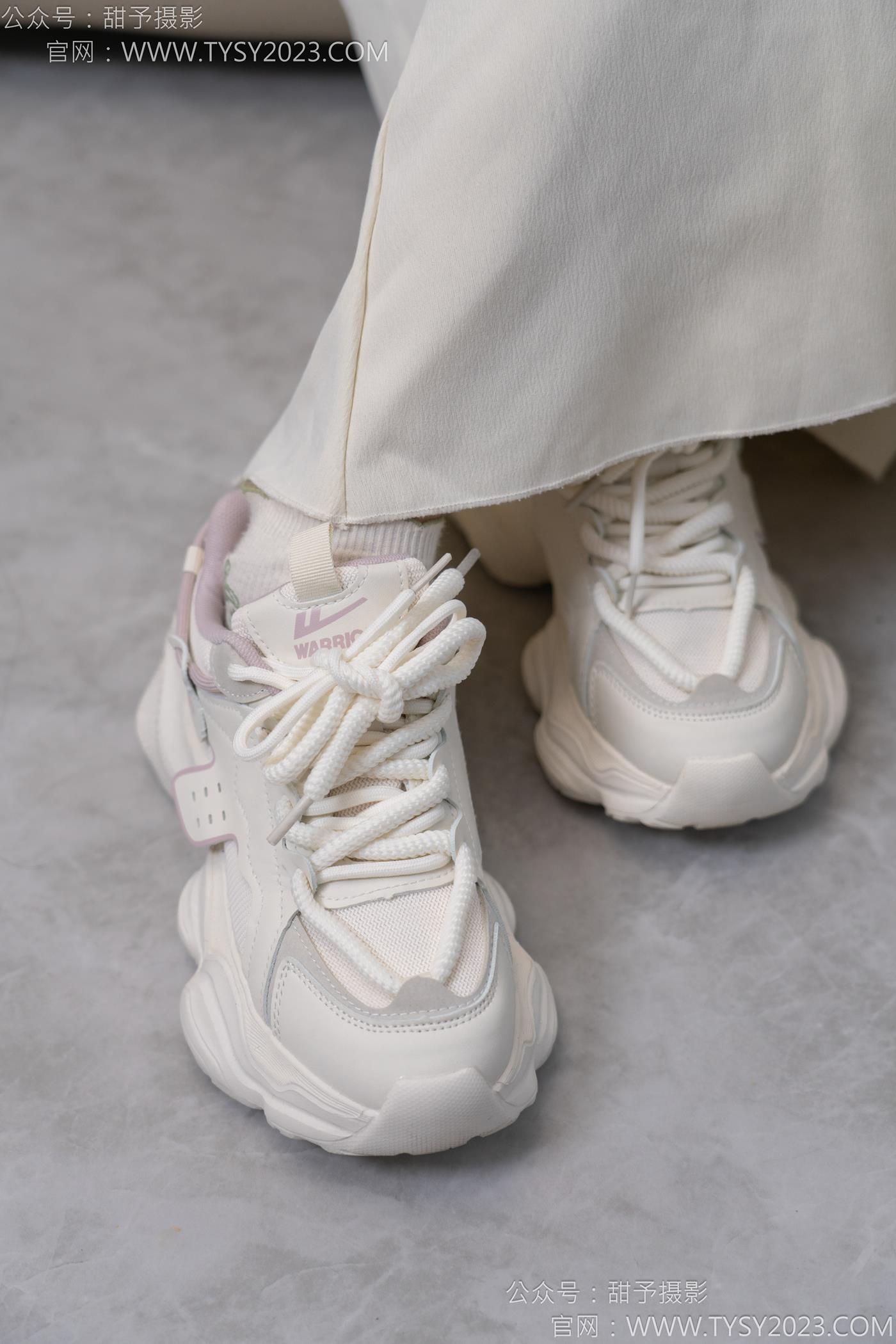 图片[24]-甜予摄影 NO.125 丹丹-运动鞋、白棉袜、裸足[114P] – 速更版-美库