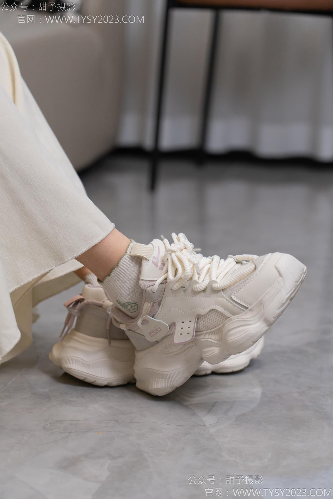 图片[30]-甜予摄影 NO.125 丹丹-运动鞋、白棉袜、裸足[114P] – 速更版-美库