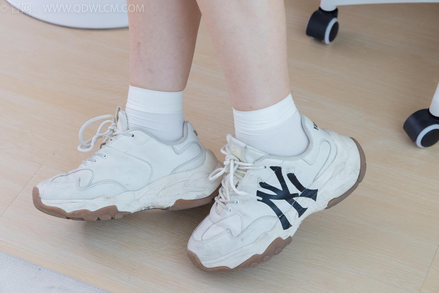 图片[17]-物恋传媒 NO.2253 纱纱-运动鞋、自然穿脏白棉袜[138P] – 速更版-美库