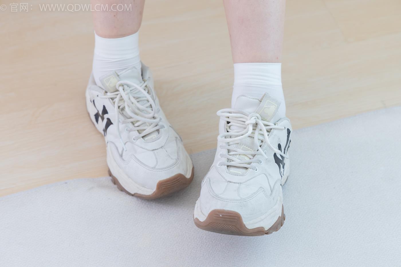 图片[18]-物恋传媒 NO.2253 纱纱-运动鞋、自然穿脏白棉袜[138P] – 速更版-美库