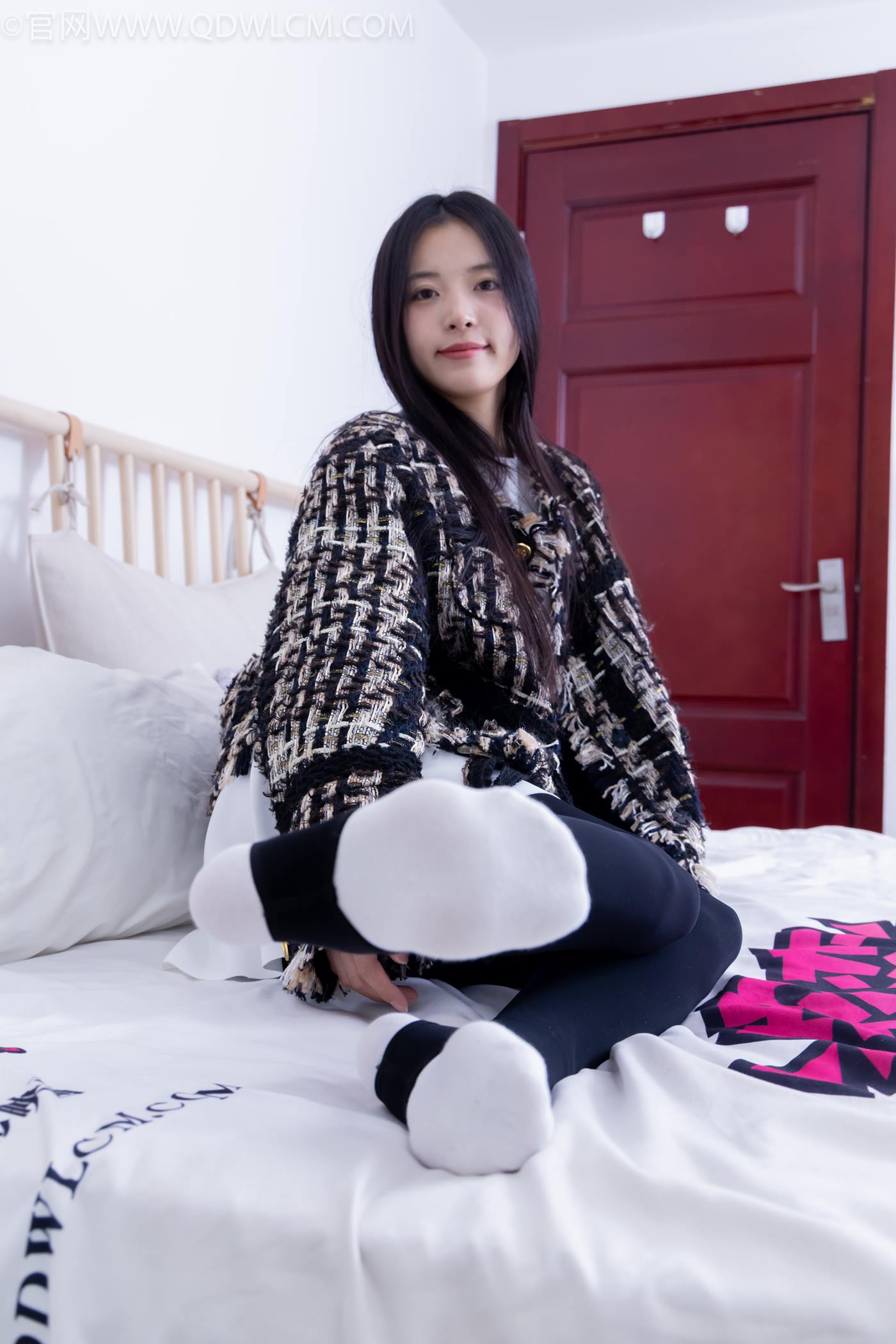 图片[35]-物恋传媒 NO.2260 茯苓-板鞋、黑色踩脚裤、白棉袜[110P] – 速更版-美库