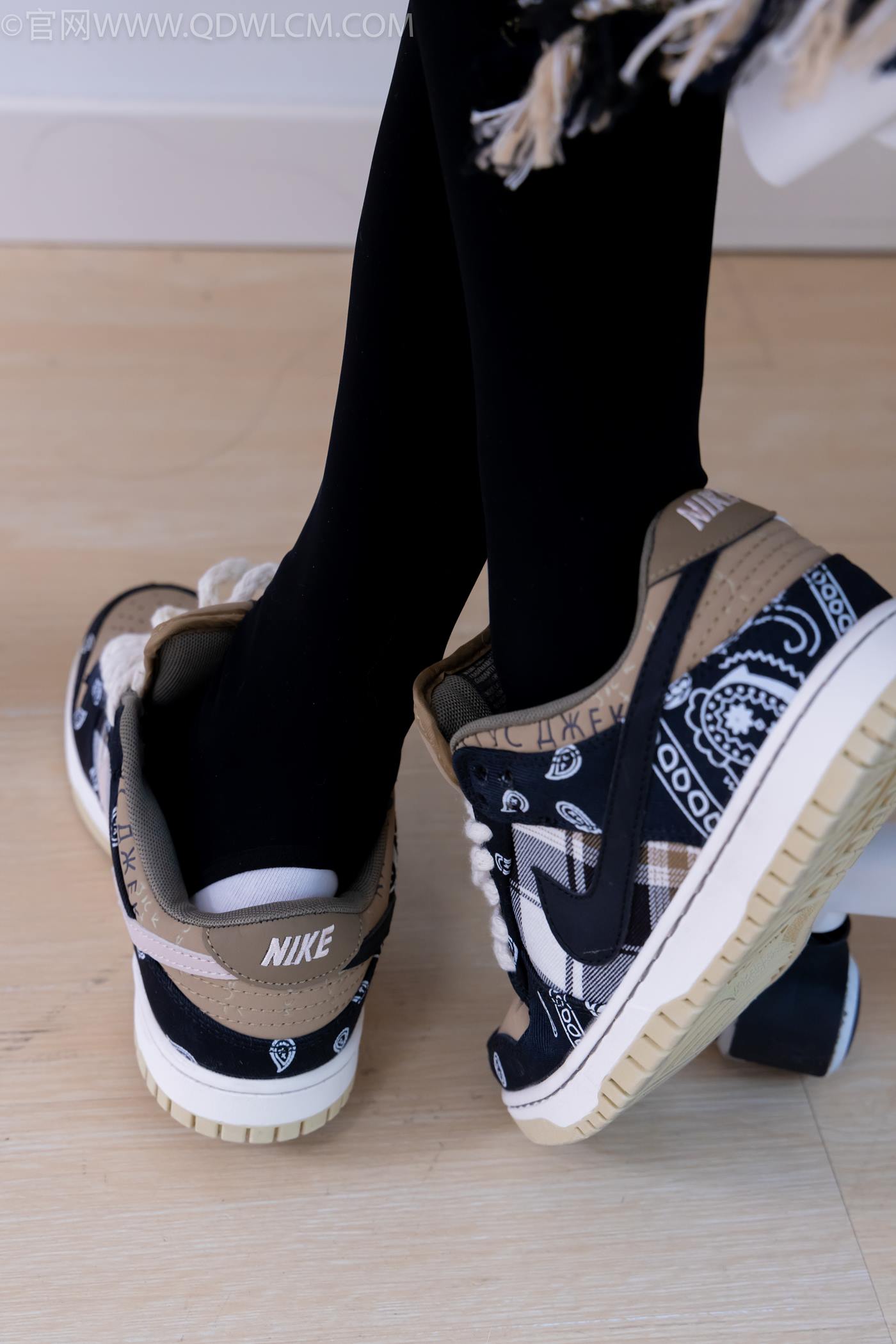 图片[103]-物恋传媒 NO.2260 茯苓-板鞋、黑色踩脚裤、白棉袜[110P] – 速更版-美库