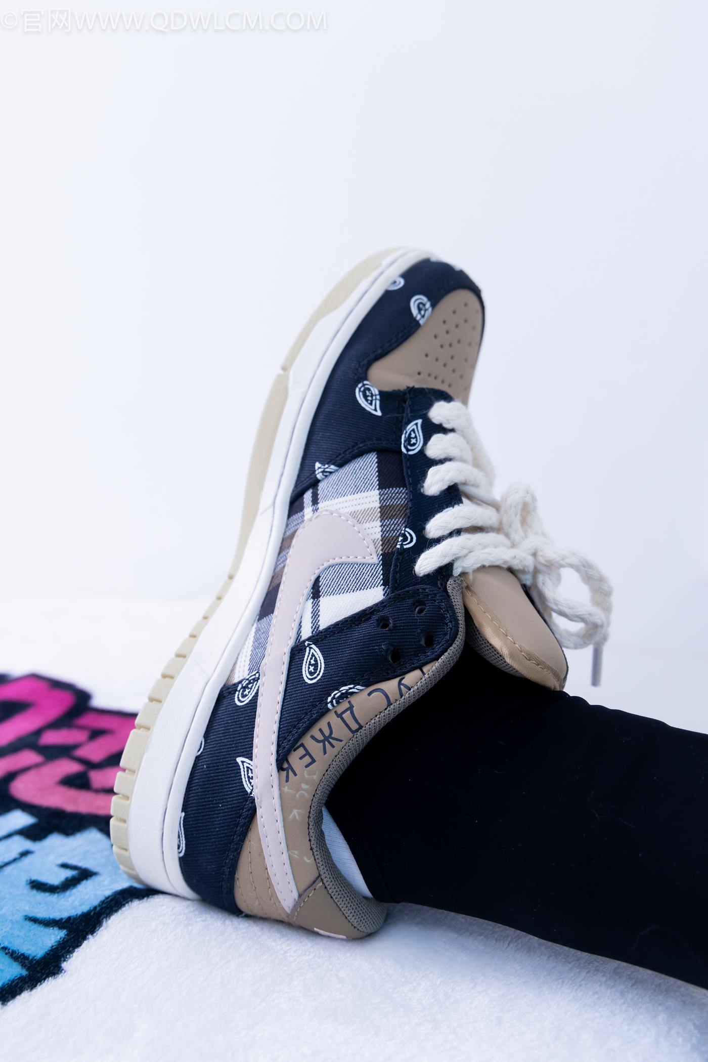 图片[111]-物恋传媒 NO.2260 茯苓-板鞋、黑色踩脚裤、白棉袜[110P] – 速更版-美库