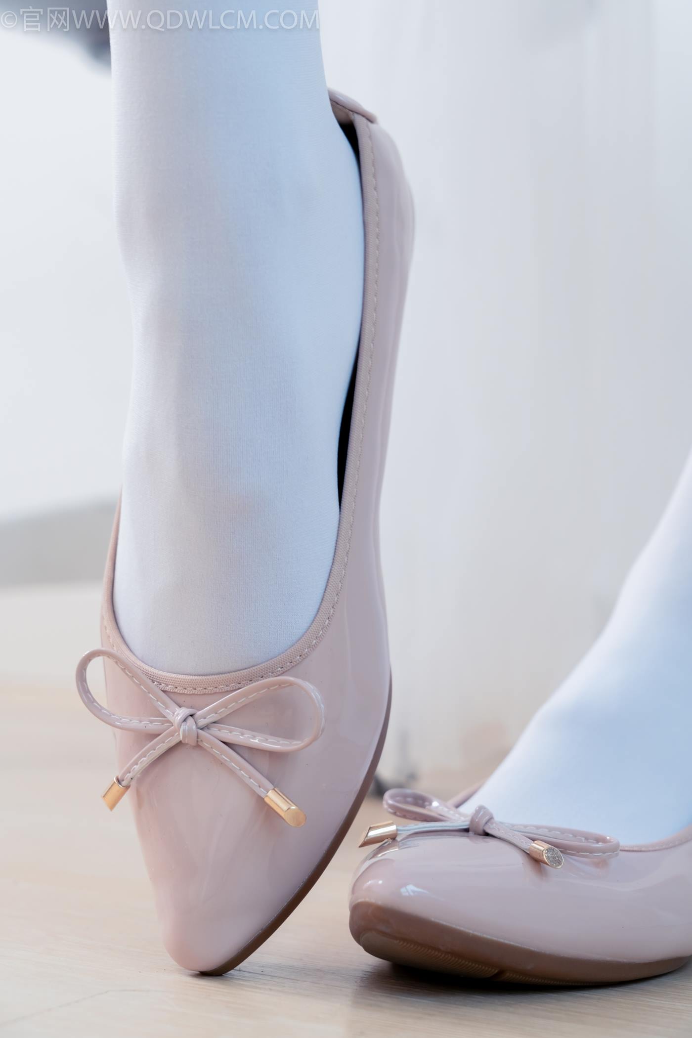 图片[12]-物恋传媒 NO.2268 茯苓-平底鞋、厚白丝、皮筋绑脚老头乐挠脚剧情[135P] – 速更版-美库