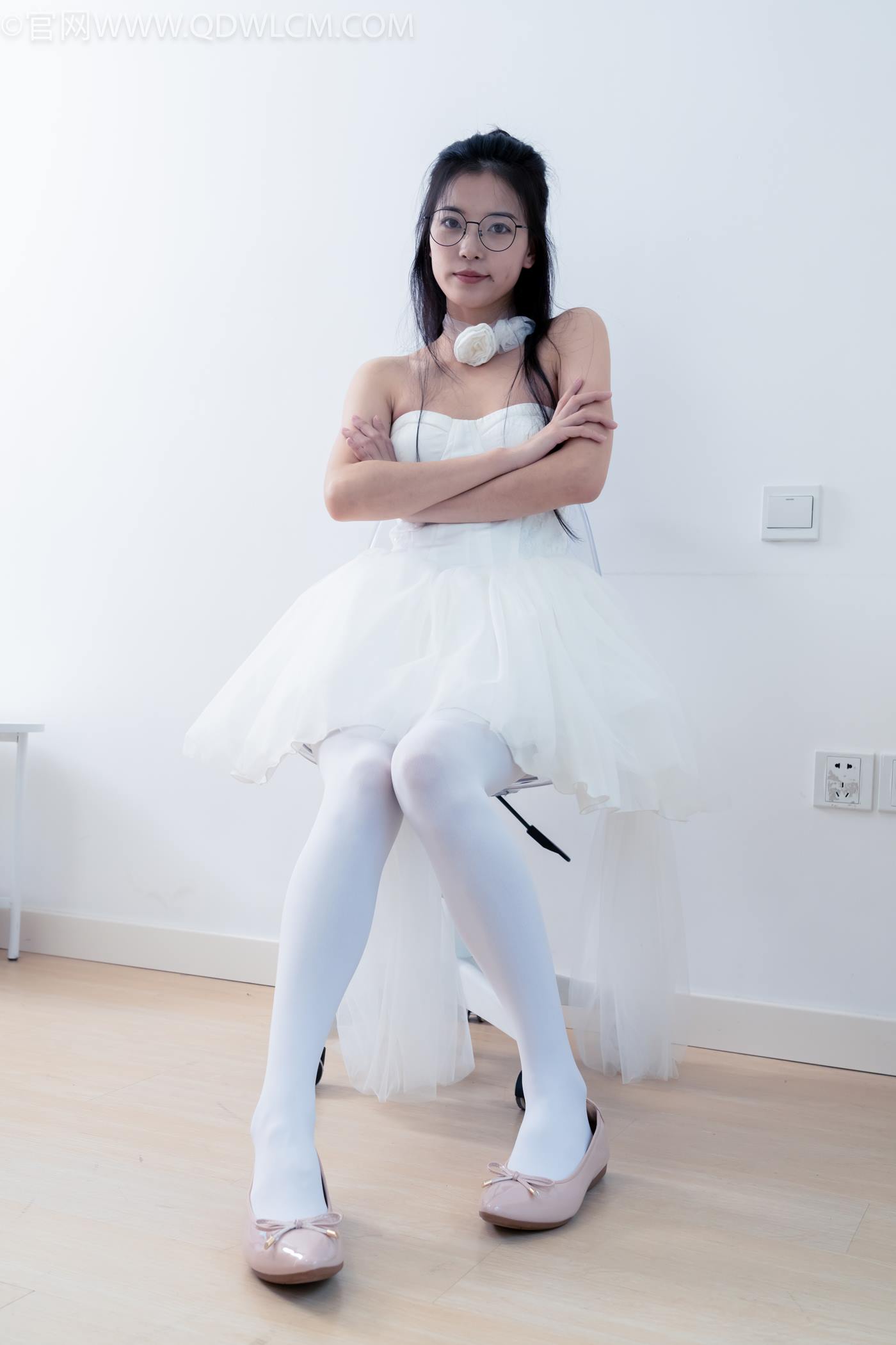 图片[14]-物恋传媒 NO.2268 茯苓-平底鞋、厚白丝、皮筋绑脚老头乐挠脚剧情[135P] – 速更版-美库