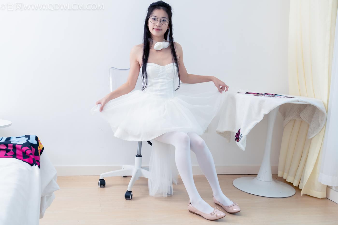 图片[20]-物恋传媒 NO.2268 茯苓-平底鞋、厚白丝、皮筋绑脚老头乐挠脚剧情[135P] – 速更版-美库