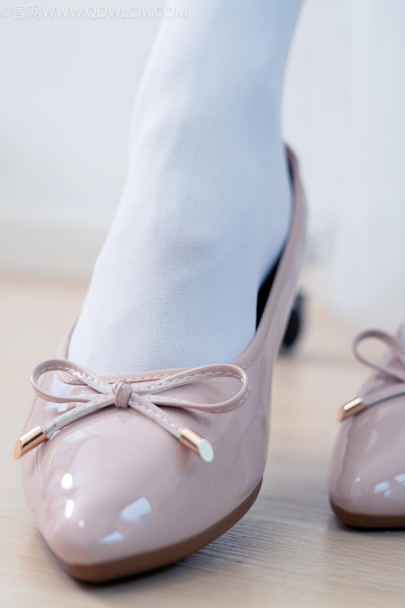 图片[23]-物恋传媒 NO.2268 茯苓-平底鞋、厚白丝、皮筋绑脚老头乐挠脚剧情[135P] – 速更版-美库