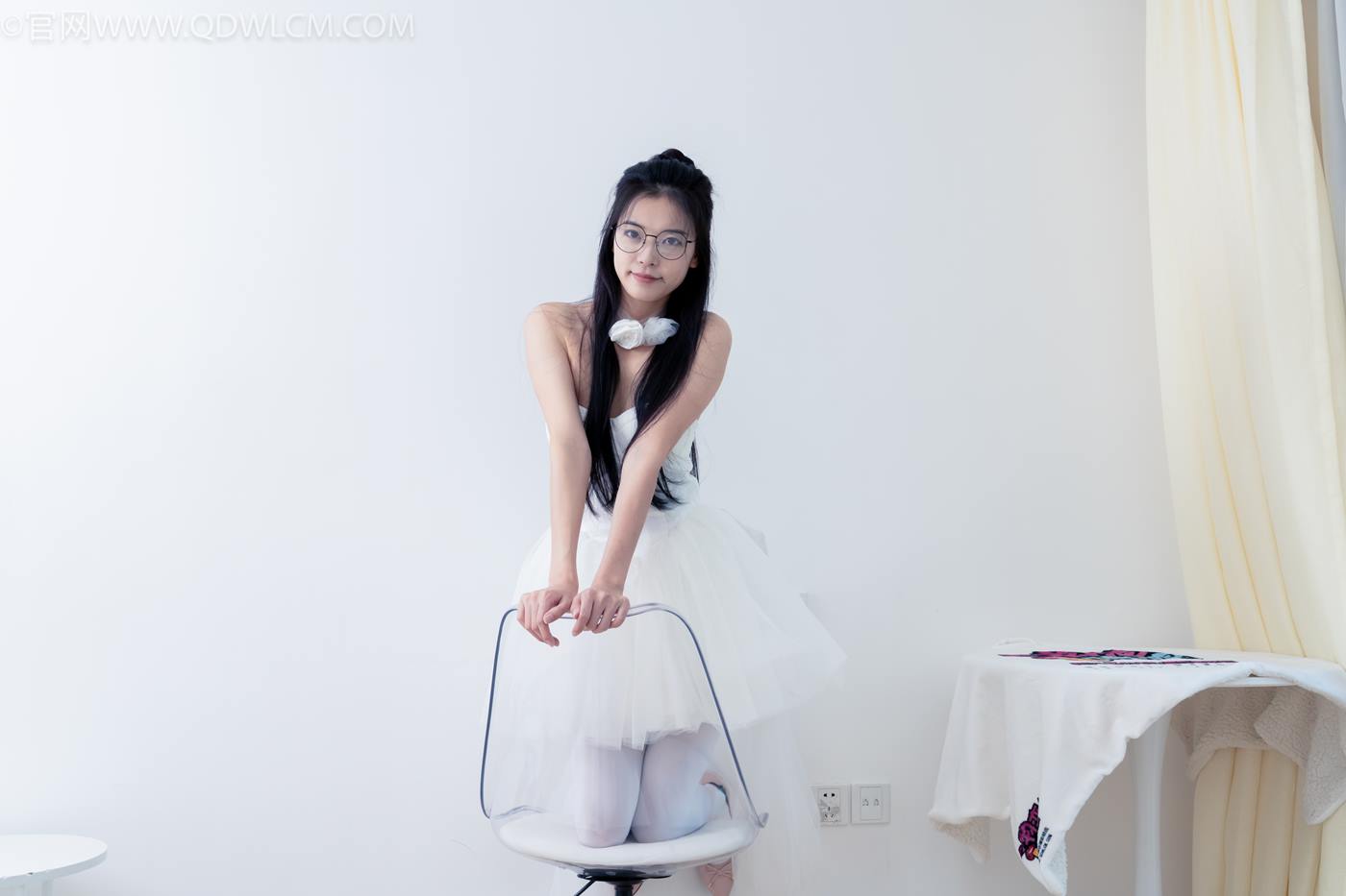 图片[26]-物恋传媒 NO.2268 茯苓-平底鞋、厚白丝、皮筋绑脚老头乐挠脚剧情[135P] – 速更版-美库