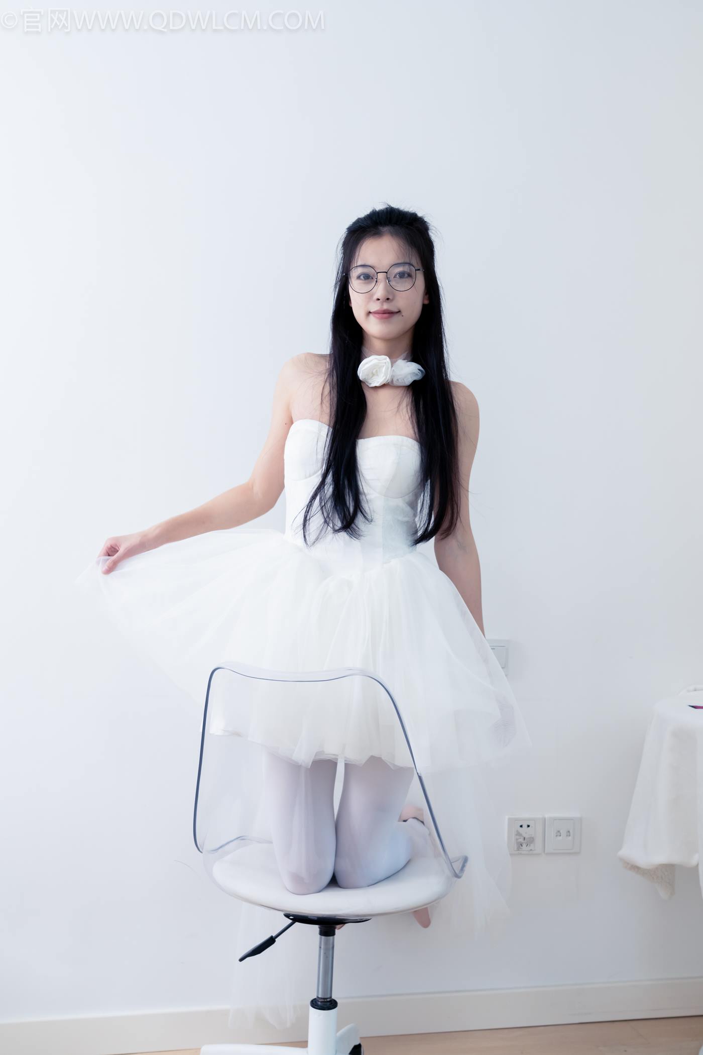 图片[27]-物恋传媒 NO.2268 茯苓-平底鞋、厚白丝、皮筋绑脚老头乐挠脚剧情[135P] – 速更版-美库