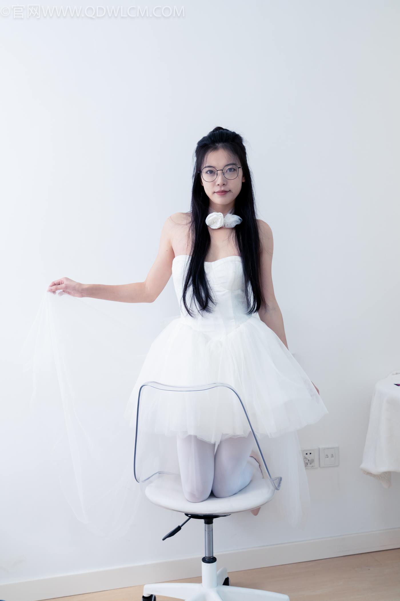 图片[28]-物恋传媒 NO.2268 茯苓-平底鞋、厚白丝、皮筋绑脚老头乐挠脚剧情[135P] – 速更版-美库