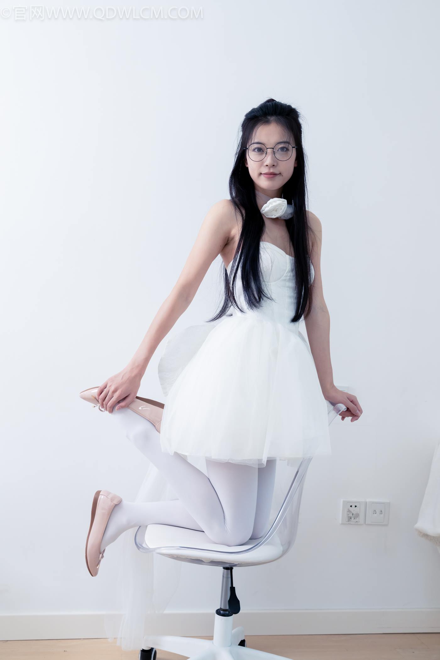 图片[29]-物恋传媒 NO.2268 茯苓-平底鞋、厚白丝、皮筋绑脚老头乐挠脚剧情[135P] – 速更版-美库