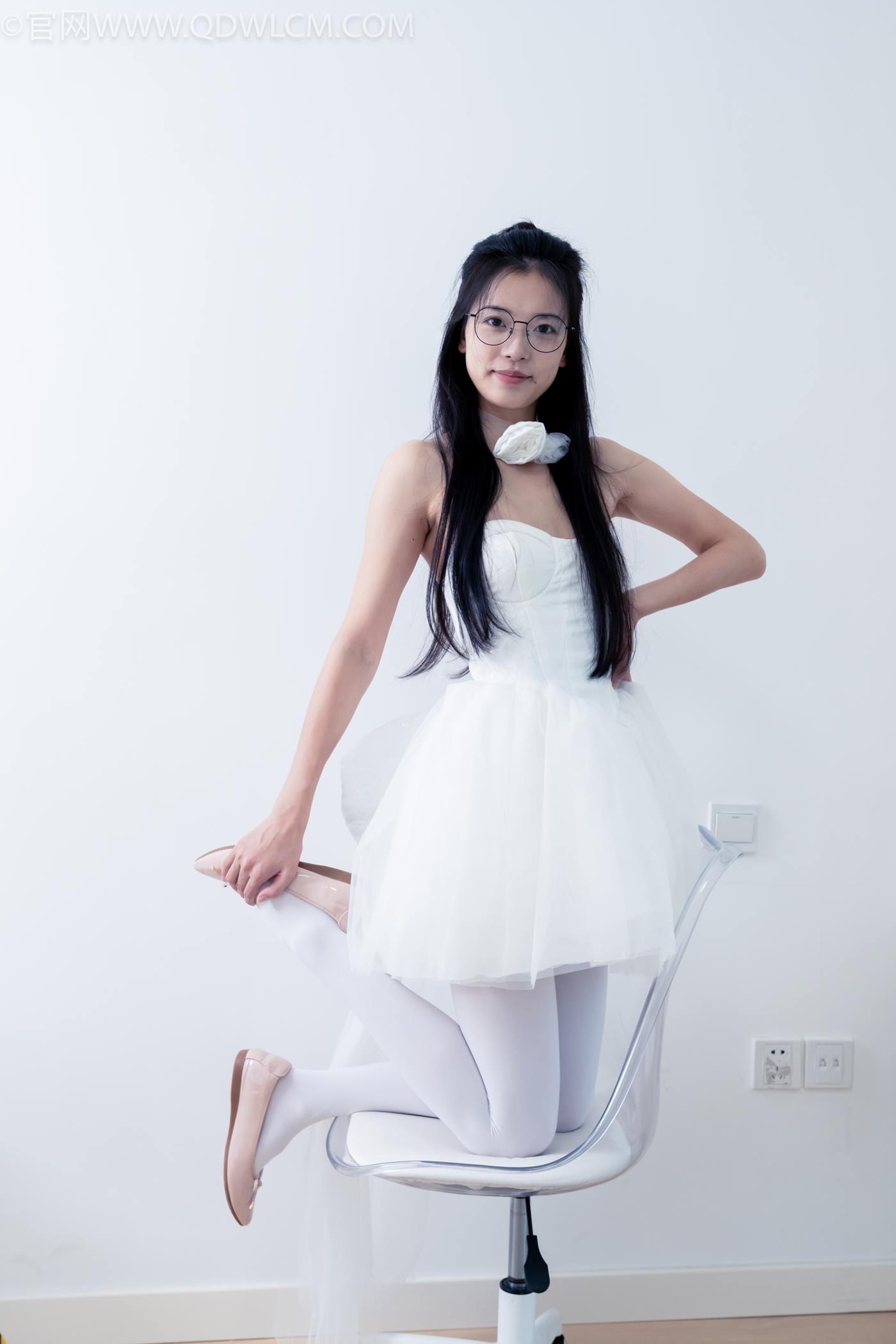 图片[30]-物恋传媒 NO.2268 茯苓-平底鞋、厚白丝、皮筋绑脚老头乐挠脚剧情[135P] – 速更版-美库