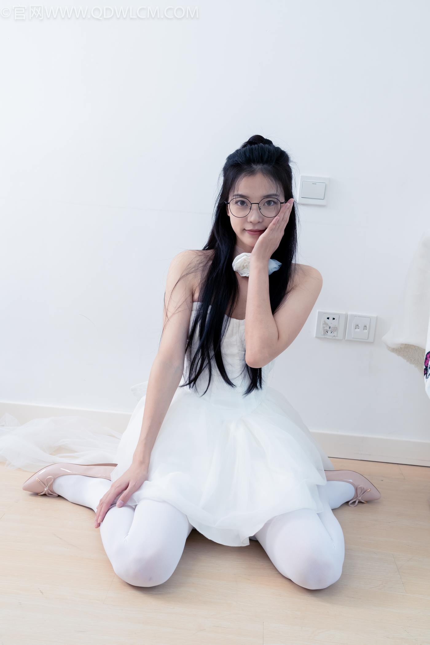 图片[34]-物恋传媒 NO.2268 茯苓-平底鞋、厚白丝、皮筋绑脚老头乐挠脚剧情[135P] – 速更版-美库