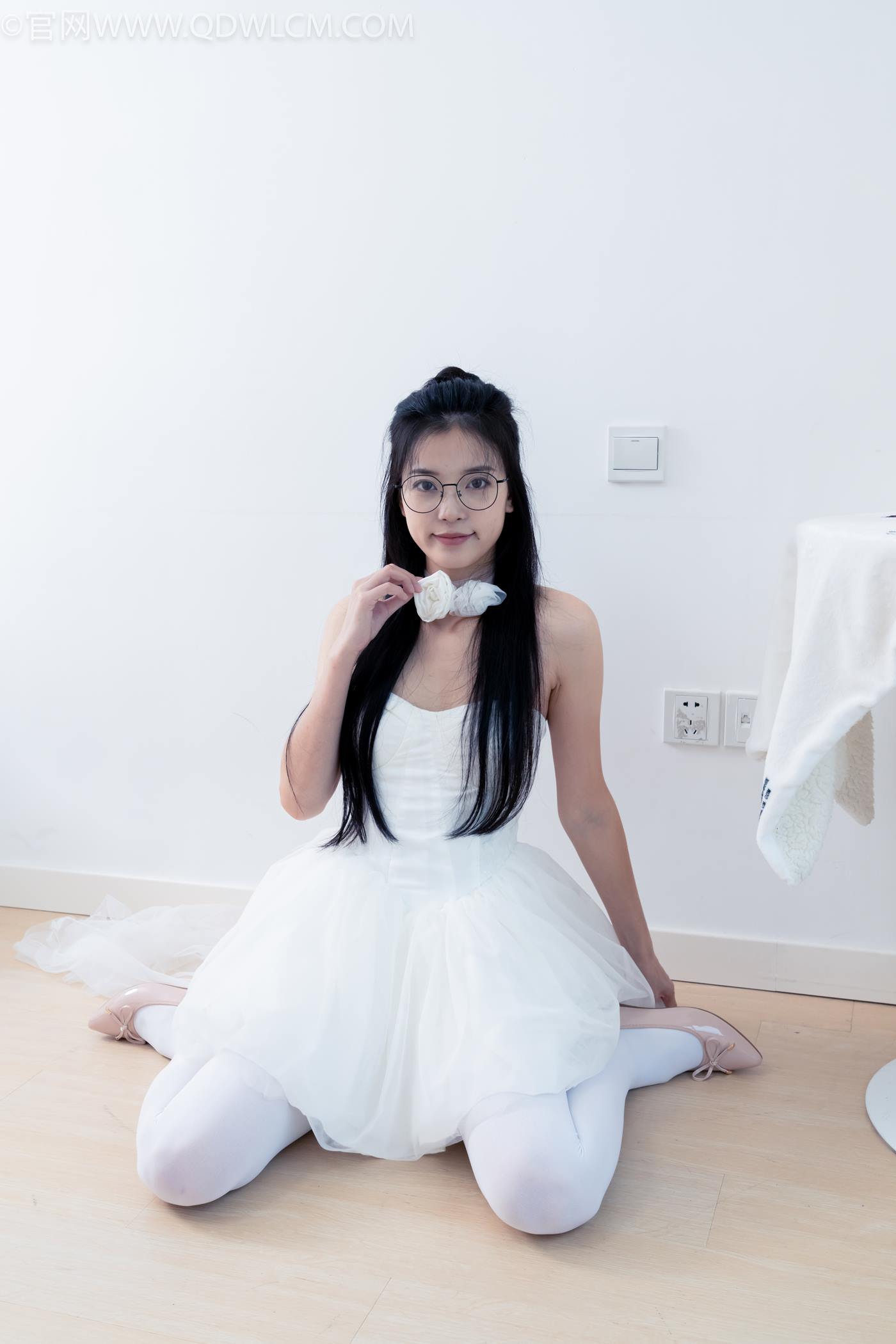 图片[36]-物恋传媒 NO.2268 茯苓-平底鞋、厚白丝、皮筋绑脚老头乐挠脚剧情[135P] – 速更版-美库