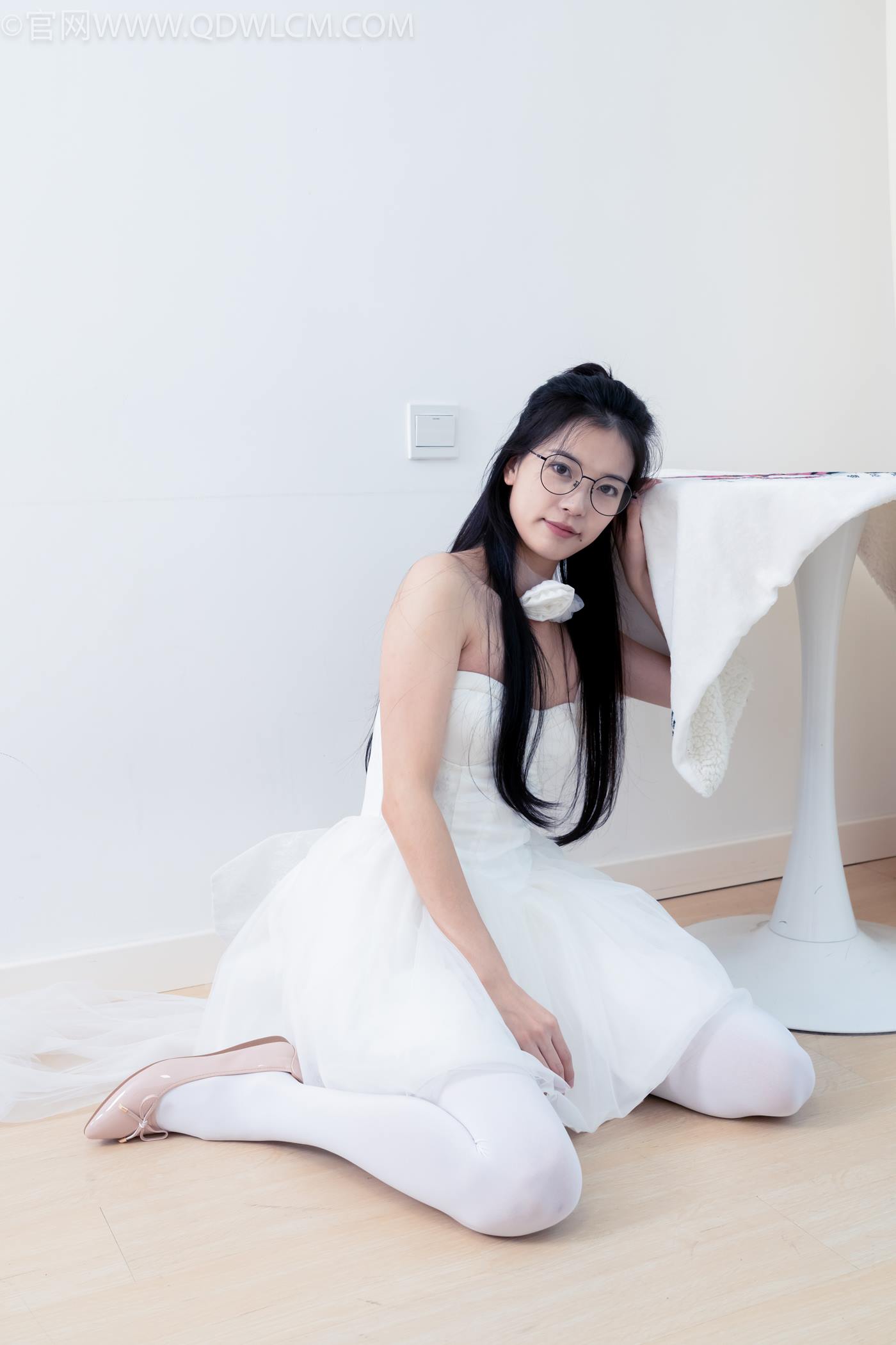 图片[39]-物恋传媒 NO.2268 茯苓-平底鞋、厚白丝、皮筋绑脚老头乐挠脚剧情[135P] – 速更版-美库