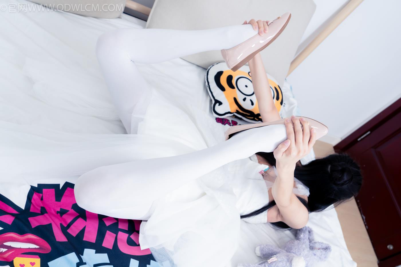 图片[51]-物恋传媒 NO.2268 茯苓-平底鞋、厚白丝、皮筋绑脚老头乐挠脚剧情[135P] – 速更版-美库