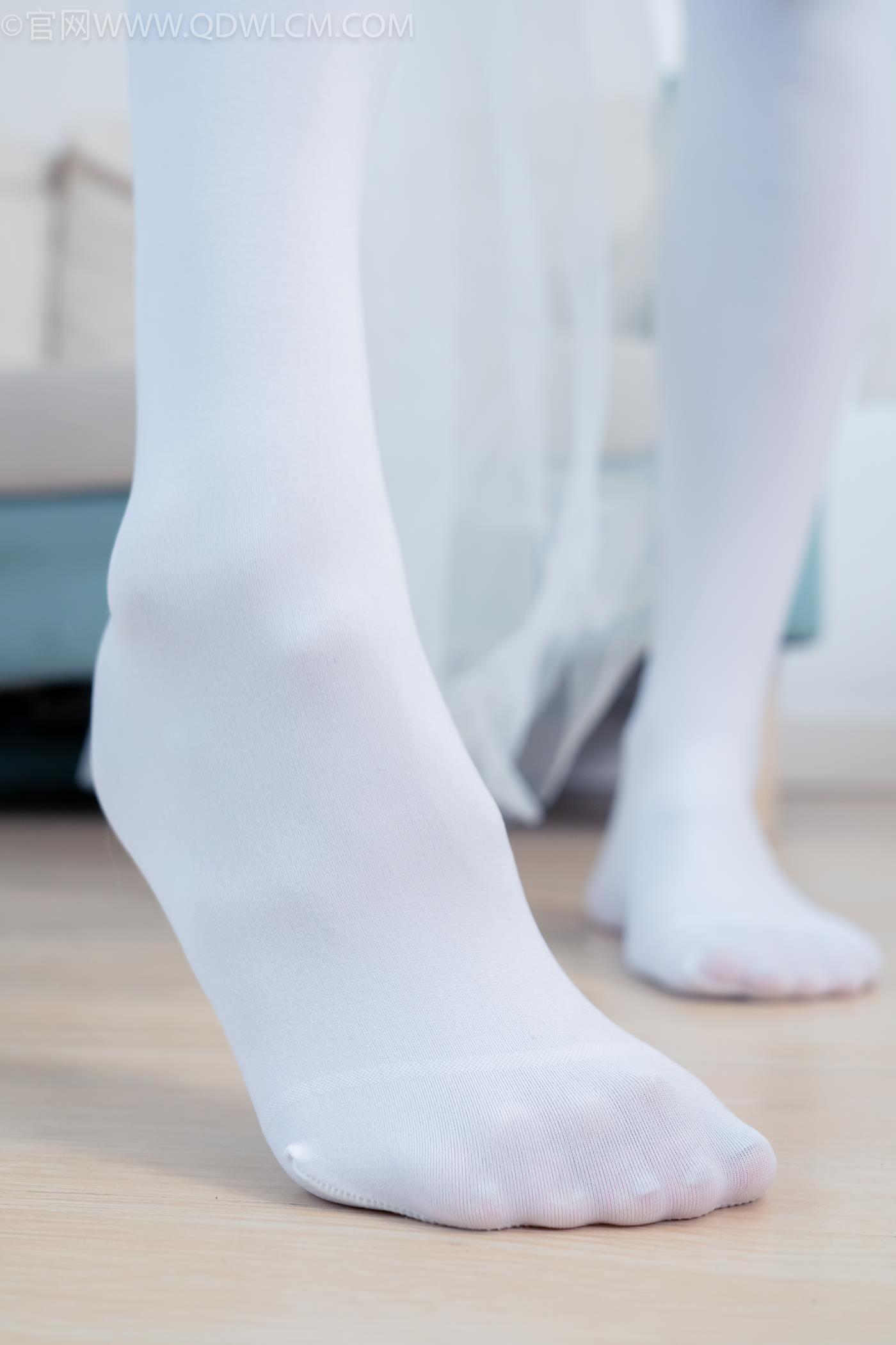 图片[106]-物恋传媒 NO.2268 茯苓-平底鞋、厚白丝、皮筋绑脚老头乐挠脚剧情[135P] – 速更版-美库