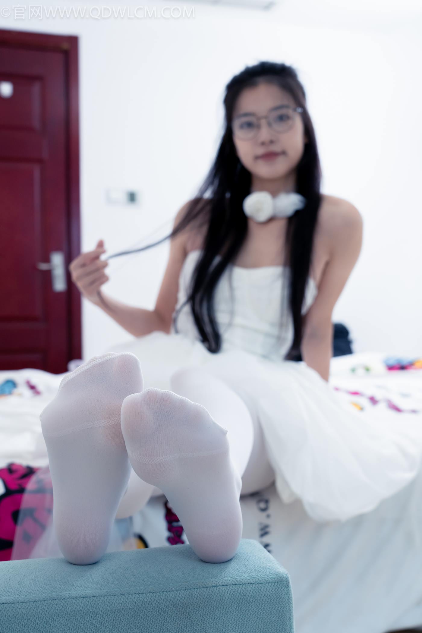 图片[115]-物恋传媒 NO.2268 茯苓-平底鞋、厚白丝、皮筋绑脚老头乐挠脚剧情[135P] – 速更版-美库