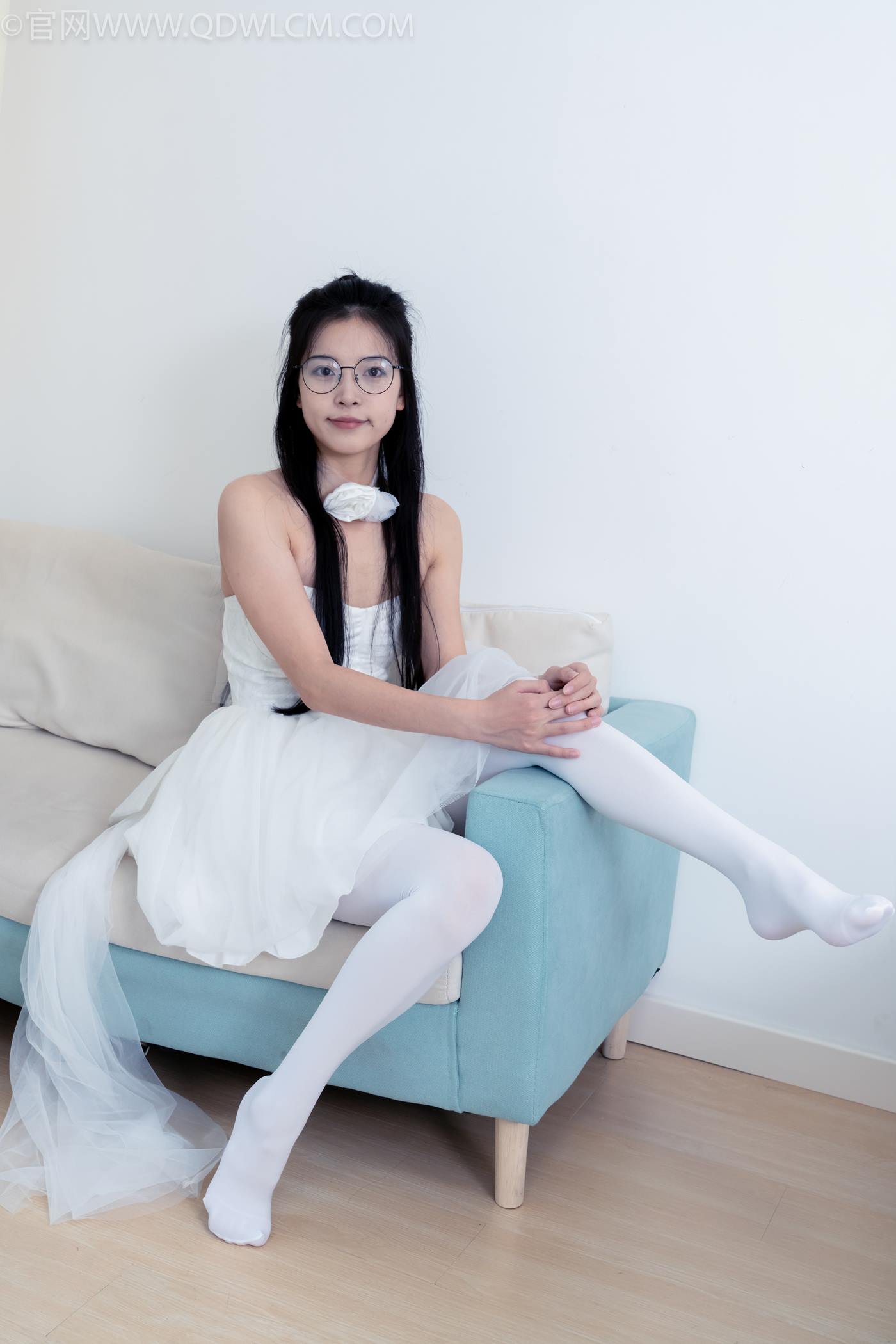 图片[123]-物恋传媒 NO.2268 茯苓-平底鞋、厚白丝、皮筋绑脚老头乐挠脚剧情[135P] – 速更版-美库