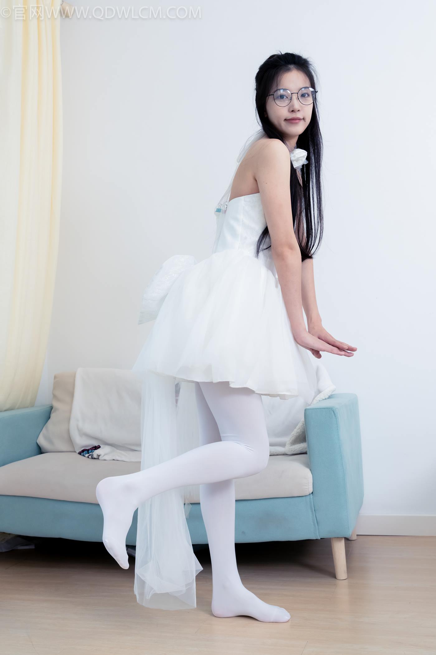 图片[136]-物恋传媒 NO.2268 茯苓-平底鞋、厚白丝、皮筋绑脚老头乐挠脚剧情[135P] – 速更版-美库