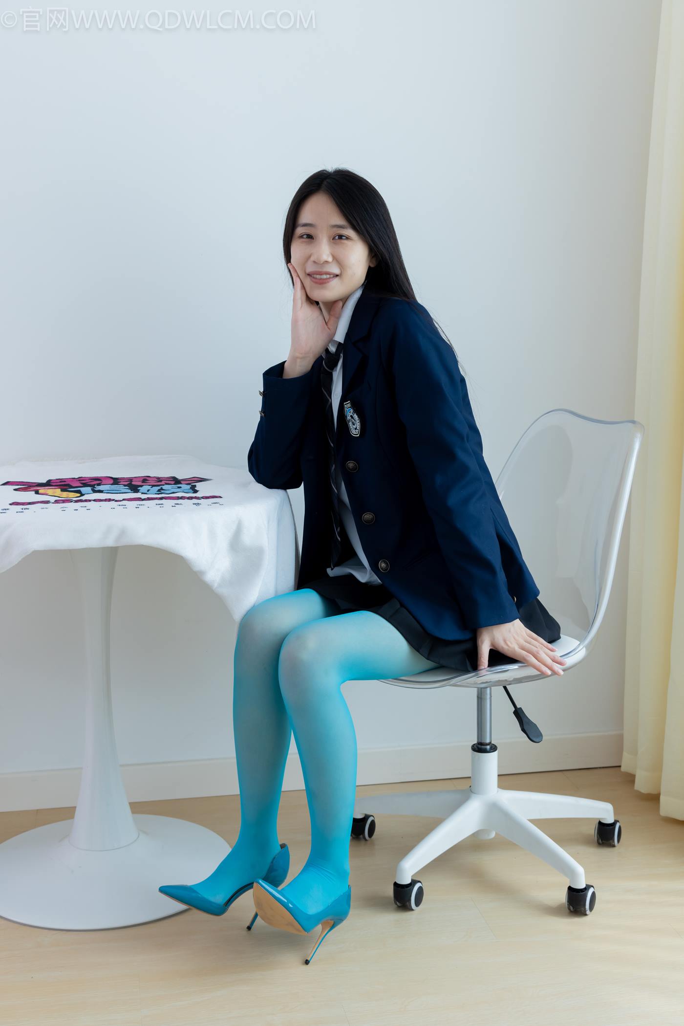 图片[11]-物恋传媒 NO.2269 菜菜-高跟鞋、薄蓝绿色丝、胶带绑脚踝老头乐挠脚剧情[100P] – 速更版-美库