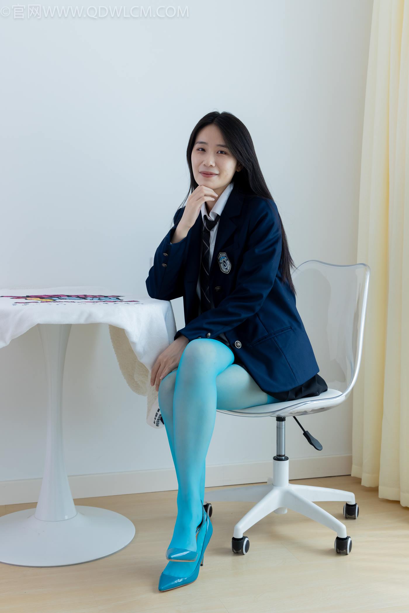 图片[15]-物恋传媒 NO.2269 菜菜-高跟鞋、薄蓝绿色丝、胶带绑脚踝老头乐挠脚剧情[100P] – 速更版-美库