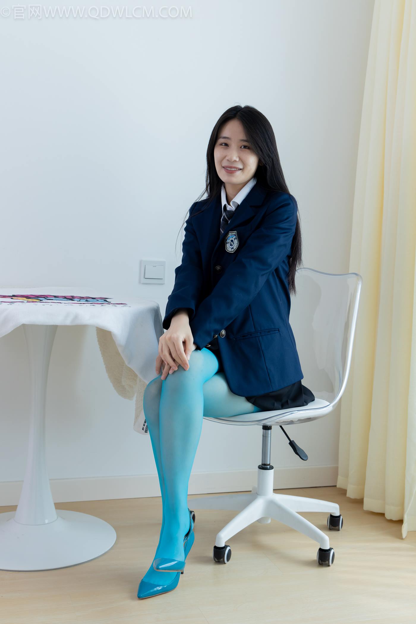 图片[16]-物恋传媒 NO.2269 菜菜-高跟鞋、薄蓝绿色丝、胶带绑脚踝老头乐挠脚剧情[100P] – 速更版-美库