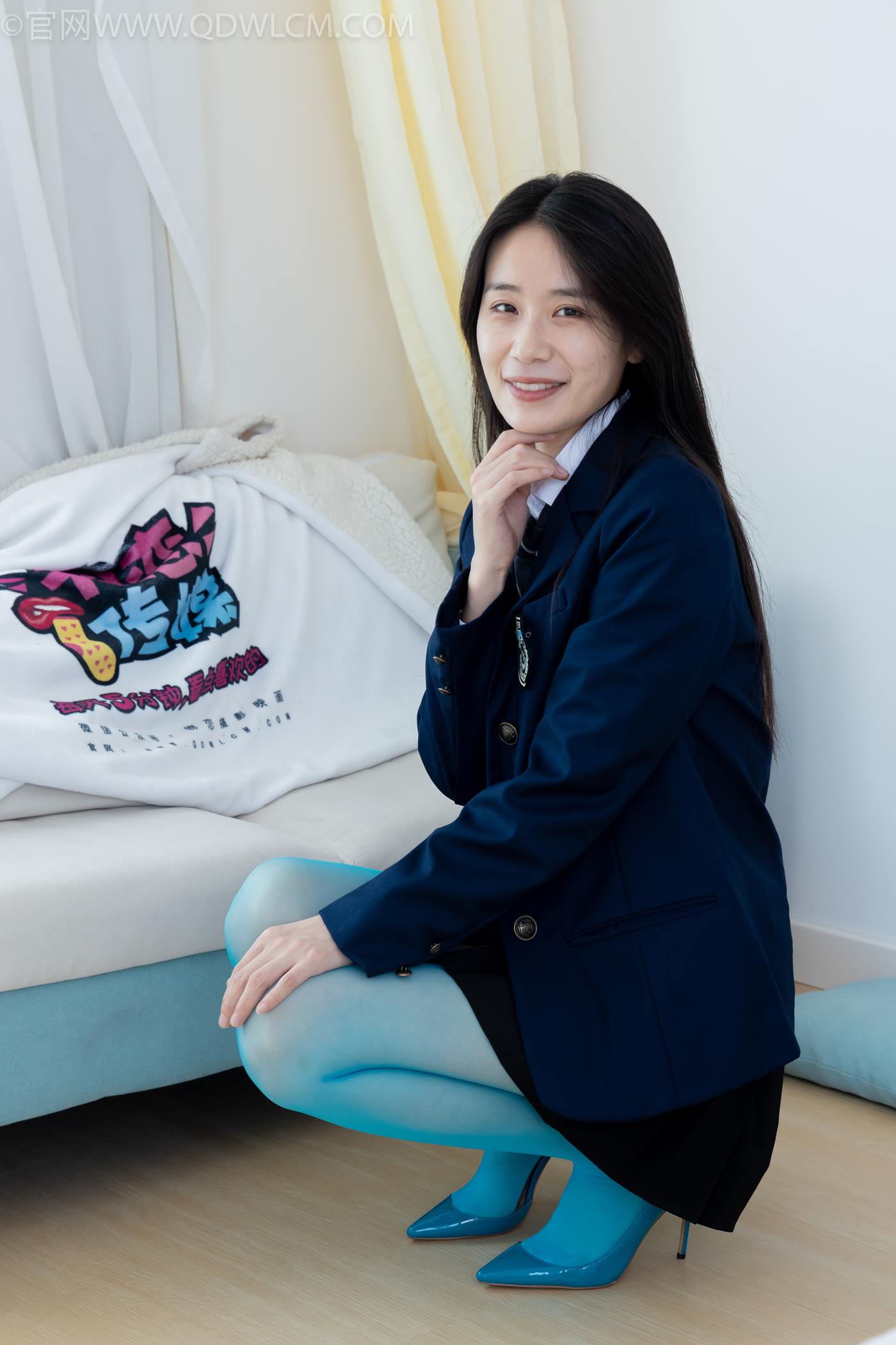 图片[20]-物恋传媒 NO.2269 菜菜-高跟鞋、薄蓝绿色丝、胶带绑脚踝老头乐挠脚剧情[100P] – 速更版-美库