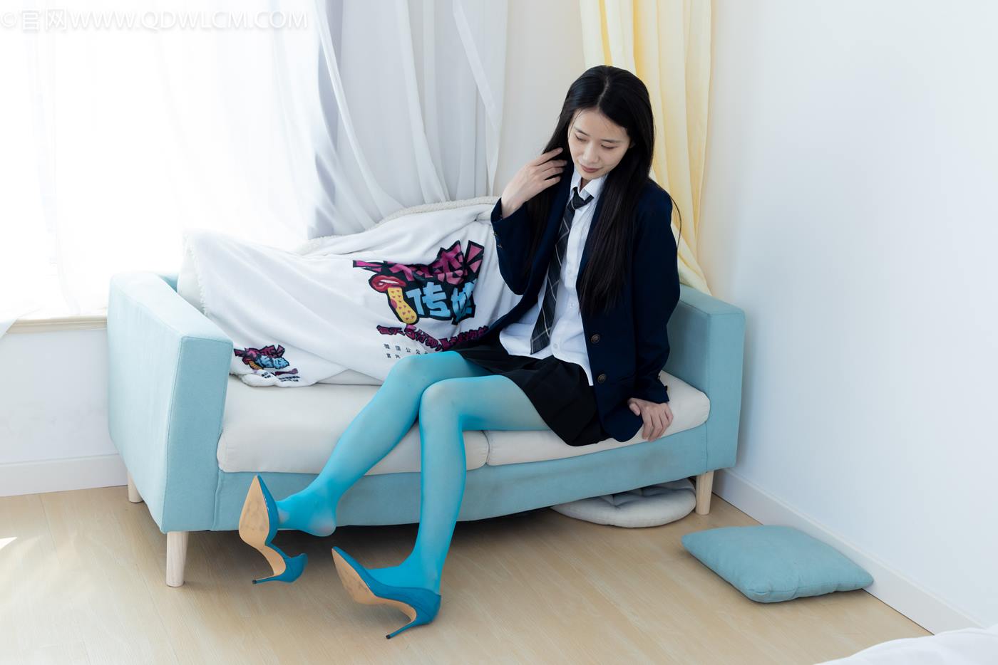 图片[23]-物恋传媒 NO.2269 菜菜-高跟鞋、薄蓝绿色丝、胶带绑脚踝老头乐挠脚剧情[100P] – 速更版-美库