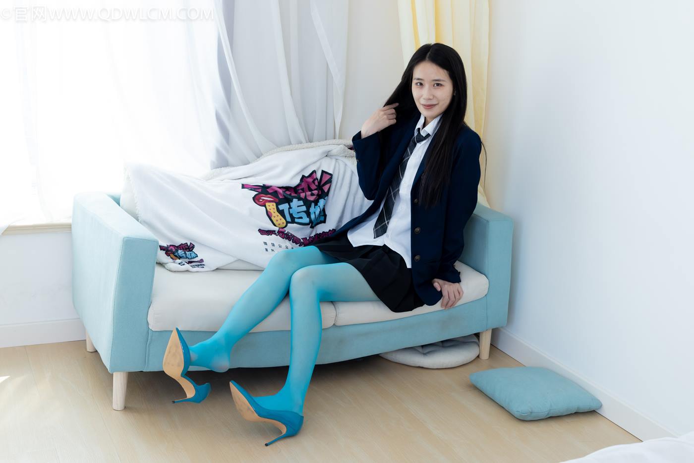 图片[24]-物恋传媒 NO.2269 菜菜-高跟鞋、薄蓝绿色丝、胶带绑脚踝老头乐挠脚剧情[100P] – 速更版-美库