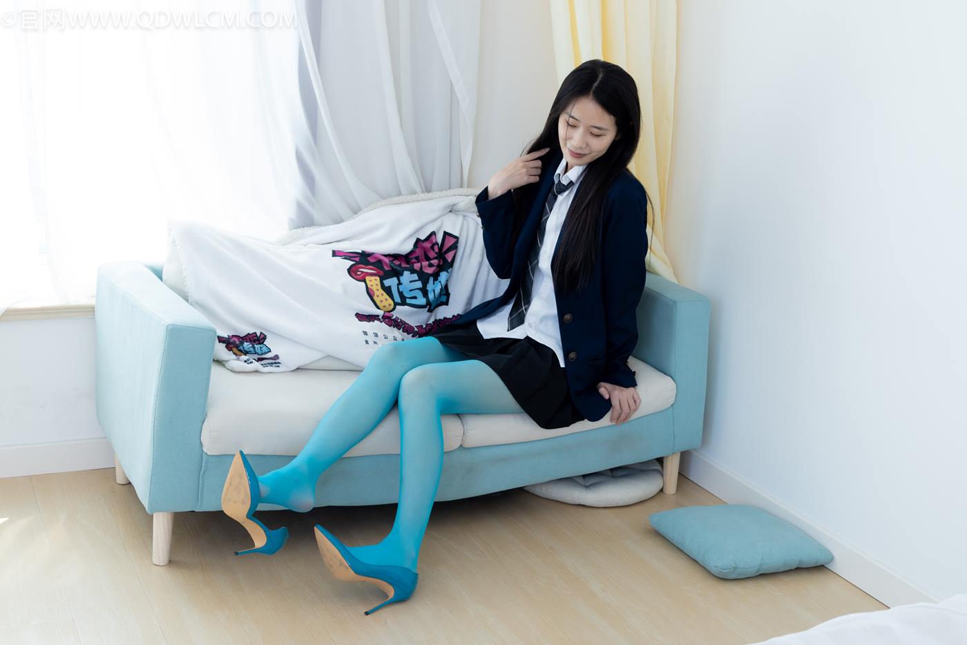 图片[25]-物恋传媒 NO.2269 菜菜-高跟鞋、薄蓝绿色丝、胶带绑脚踝老头乐挠脚剧情[100P] – 速更版-美库