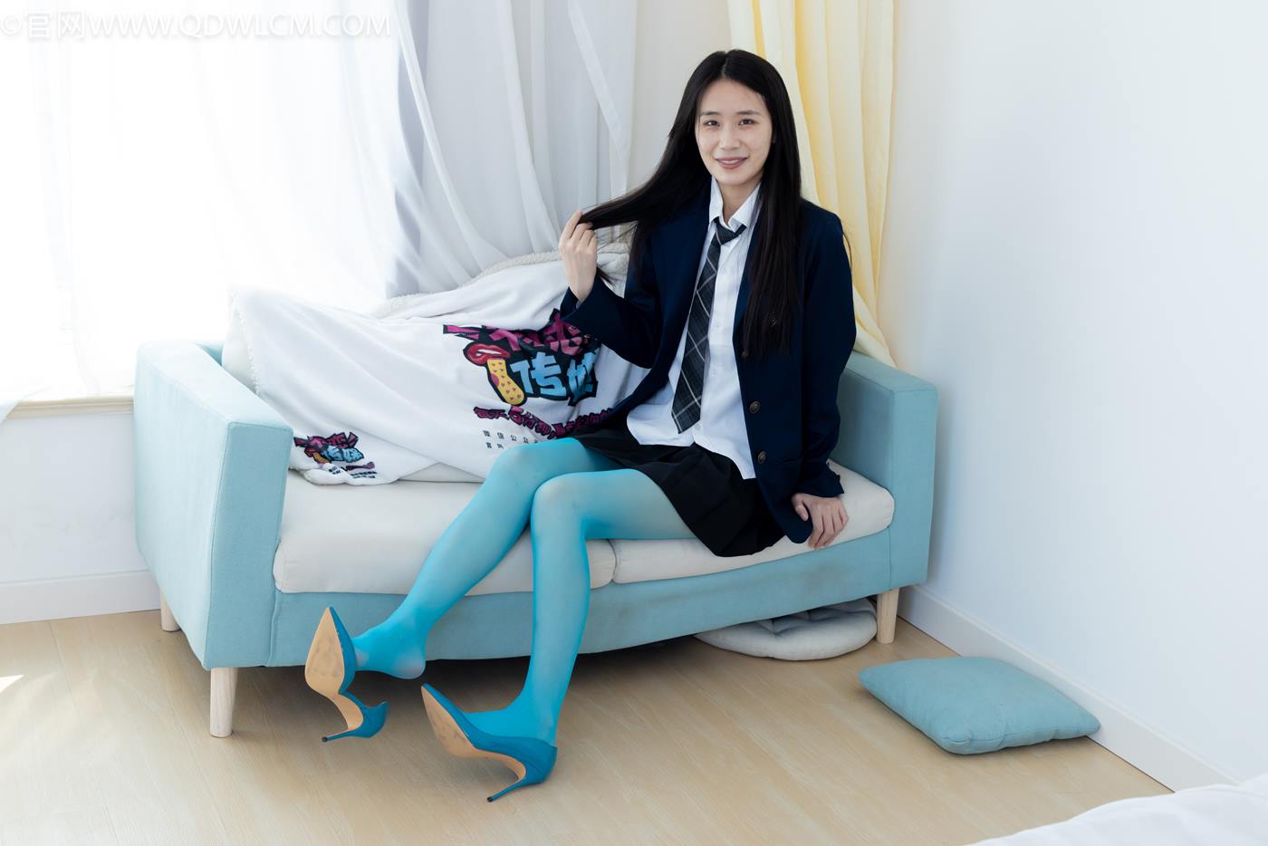 图片[26]-物恋传媒 NO.2269 菜菜-高跟鞋、薄蓝绿色丝、胶带绑脚踝老头乐挠脚剧情[100P] – 速更版-美库