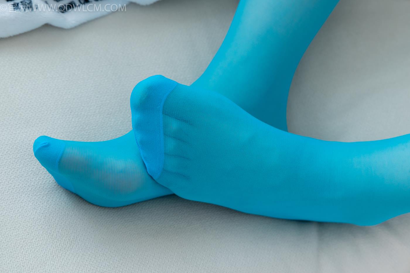 图片[38]-物恋传媒 NO.2269 菜菜-高跟鞋、薄蓝绿色丝、胶带绑脚踝老头乐挠脚剧情[100P] – 速更版-美库