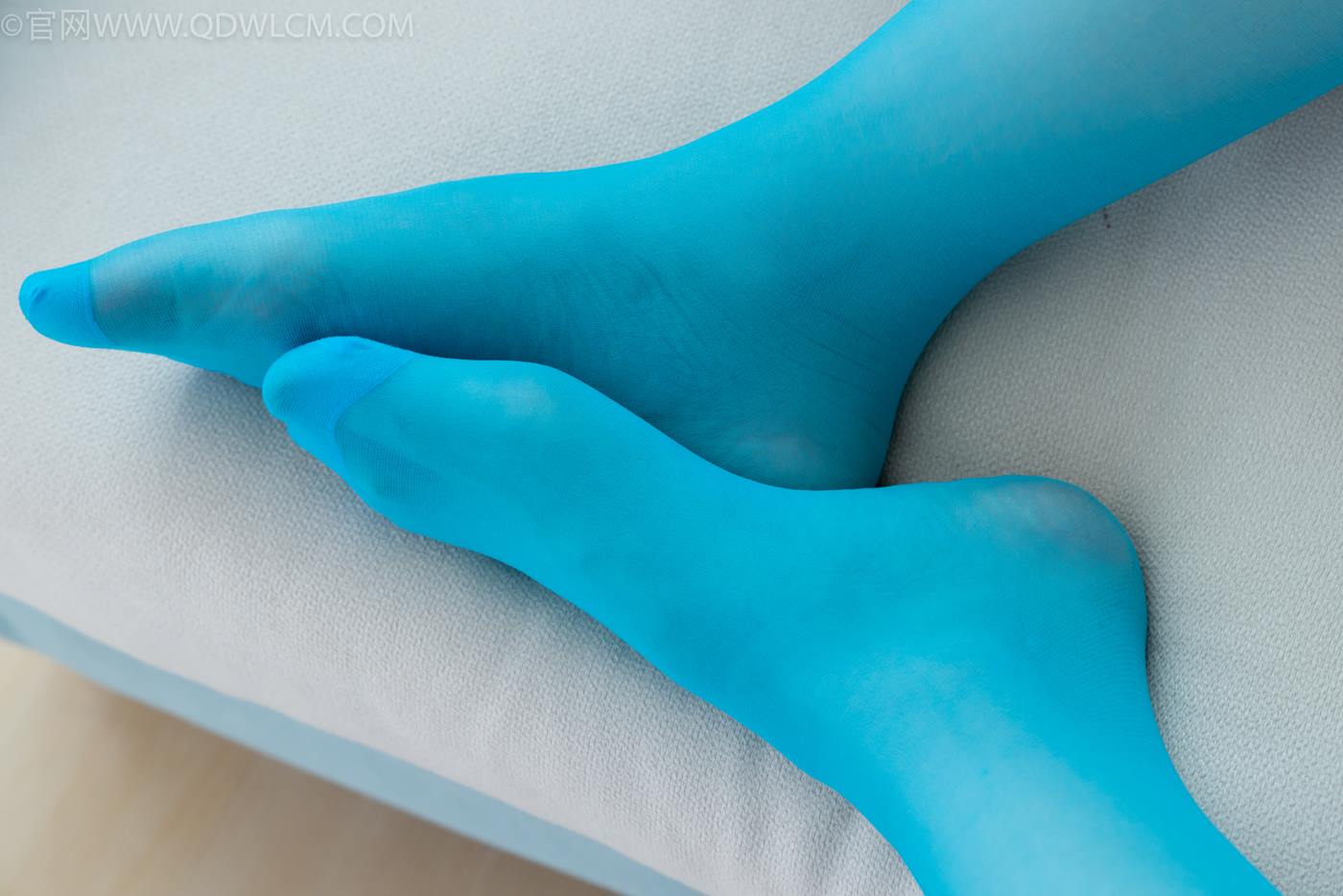 图片[40]-物恋传媒 NO.2269 菜菜-高跟鞋、薄蓝绿色丝、胶带绑脚踝老头乐挠脚剧情[100P] – 速更版-美库