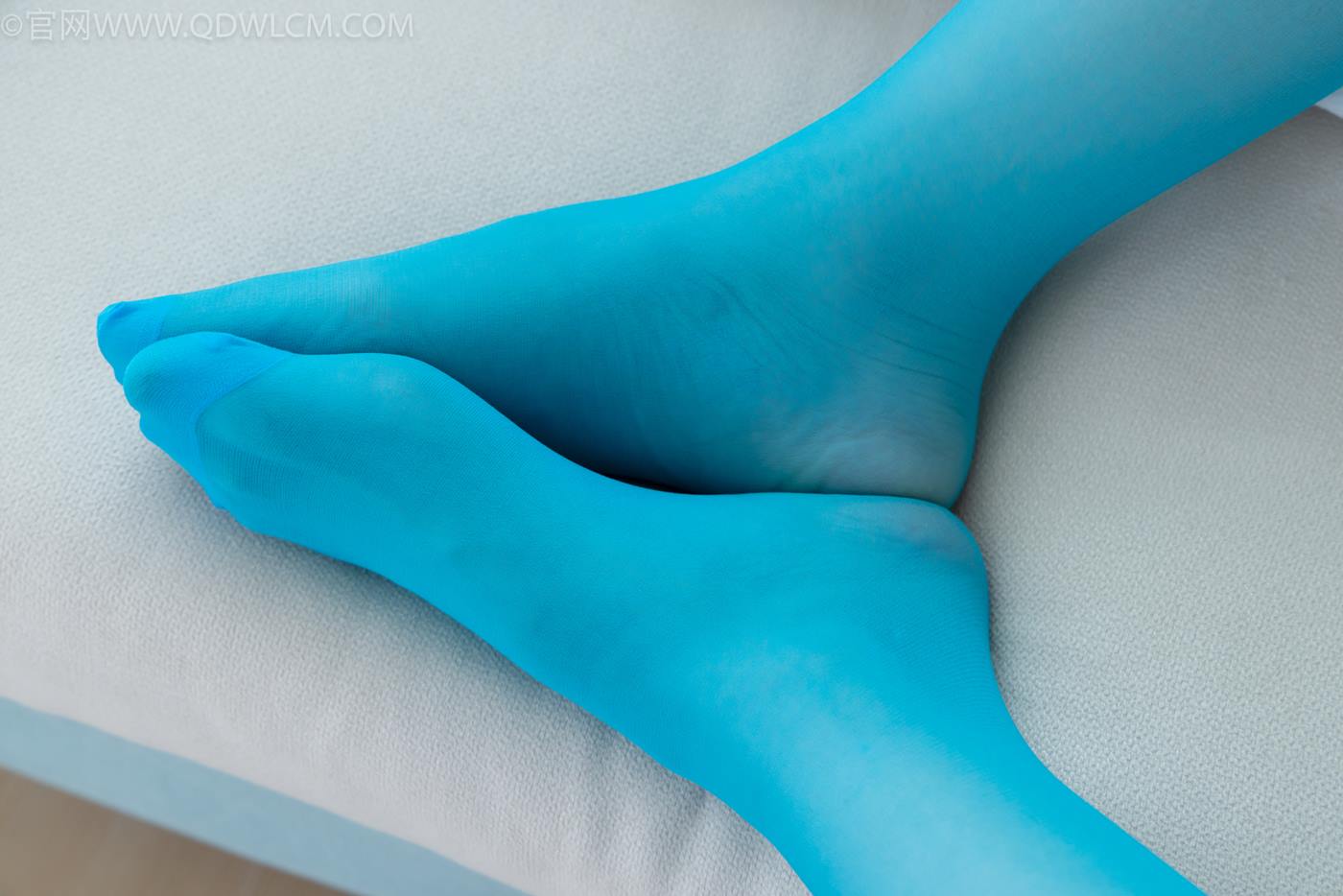 图片[41]-物恋传媒 NO.2269 菜菜-高跟鞋、薄蓝绿色丝、胶带绑脚踝老头乐挠脚剧情[100P] – 速更版-美库