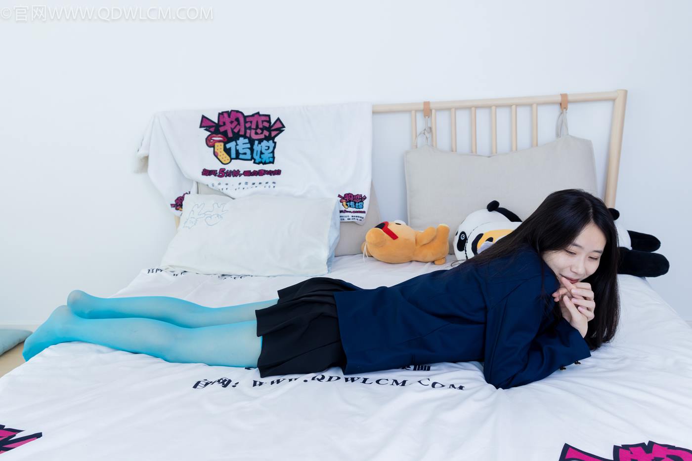 图片[70]-物恋传媒 NO.2269 菜菜-高跟鞋、薄蓝绿色丝、胶带绑脚踝老头乐挠脚剧情[100P] – 速更版-美库