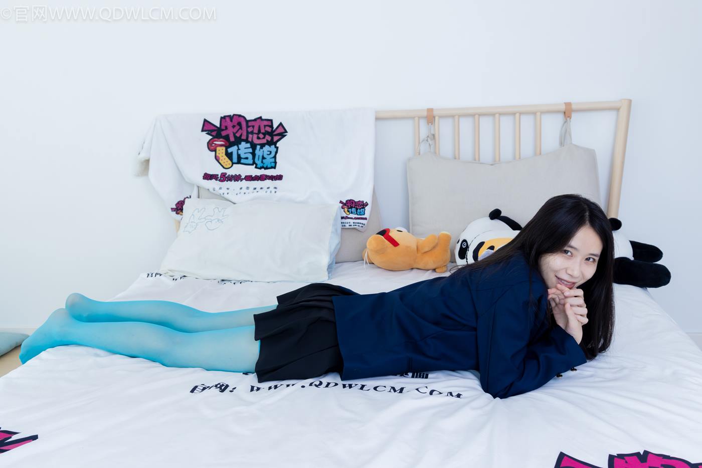 图片[71]-物恋传媒 NO.2269 菜菜-高跟鞋、薄蓝绿色丝、胶带绑脚踝老头乐挠脚剧情[100P] – 速更版-美库