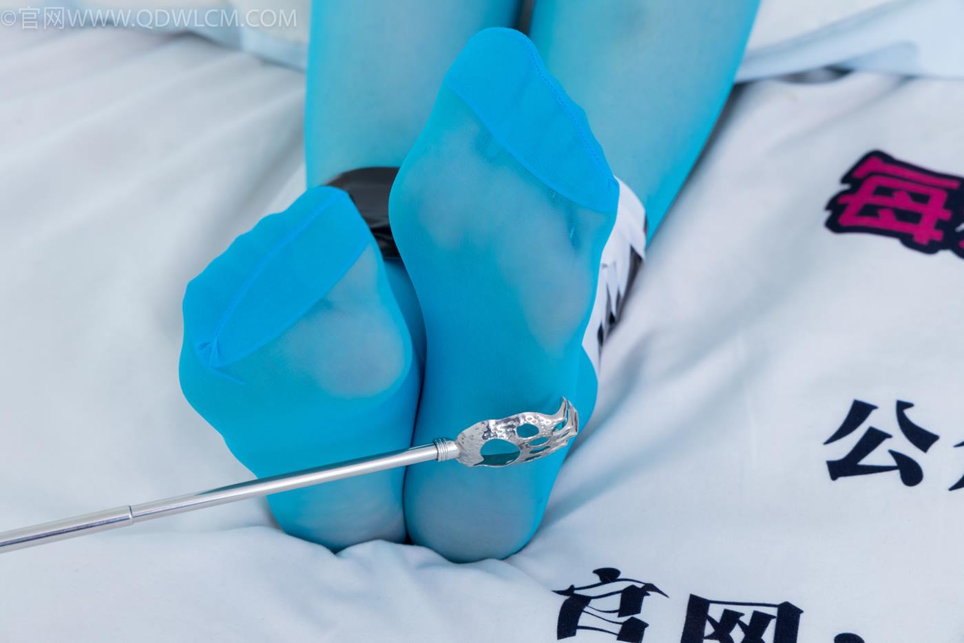 图片[87]-物恋传媒 NO.2269 菜菜-高跟鞋、薄蓝绿色丝、胶带绑脚踝老头乐挠脚剧情[100P] – 速更版-美库