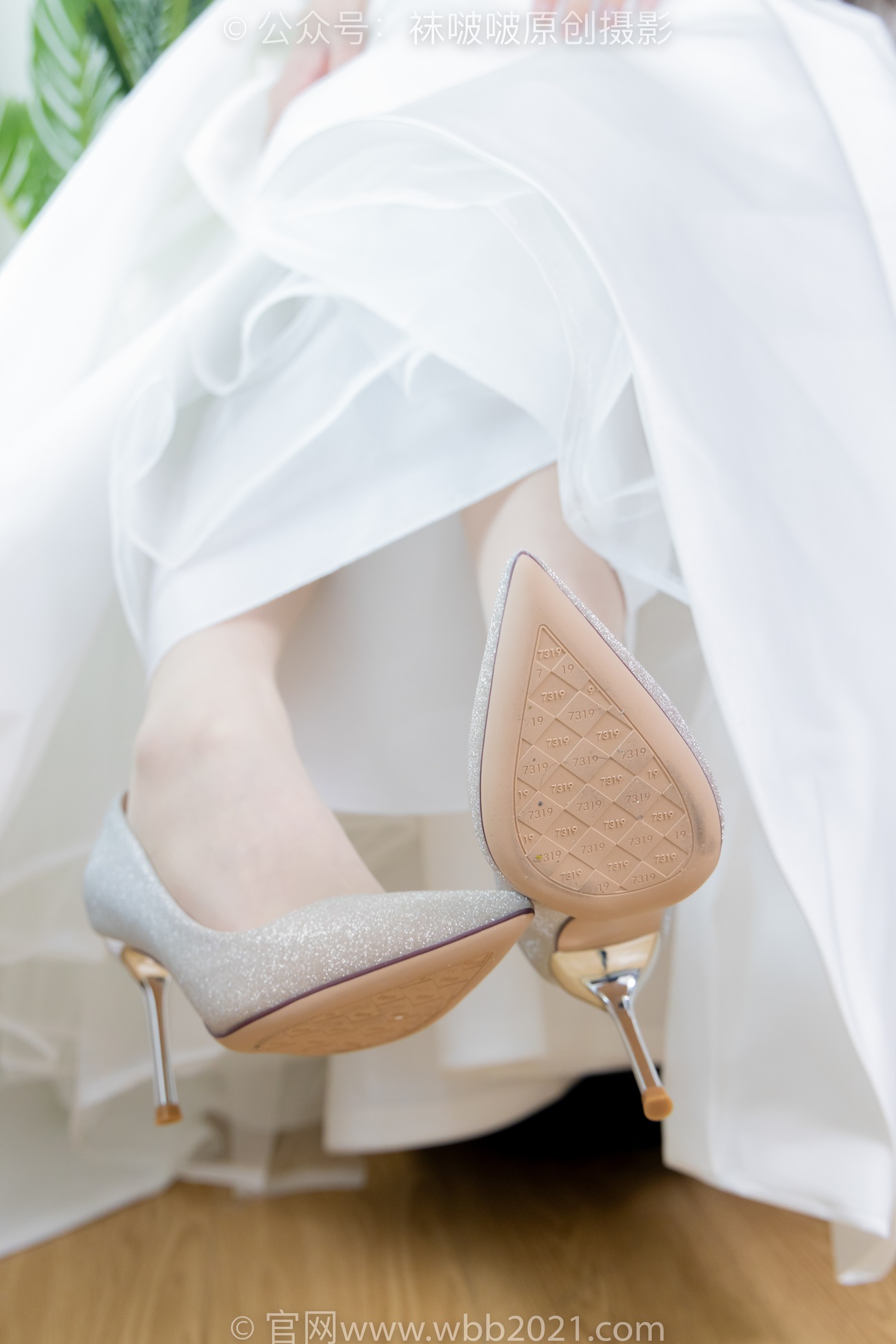 图片[19]-[BoBoSocks袜啵啵]NO.510 小甜豆&甜甜圈-两双高跟鞋、薄肉丝、薄白丝、婚纱主题、互相帮对方腿脚涂抹[96P] – 速更版-美库