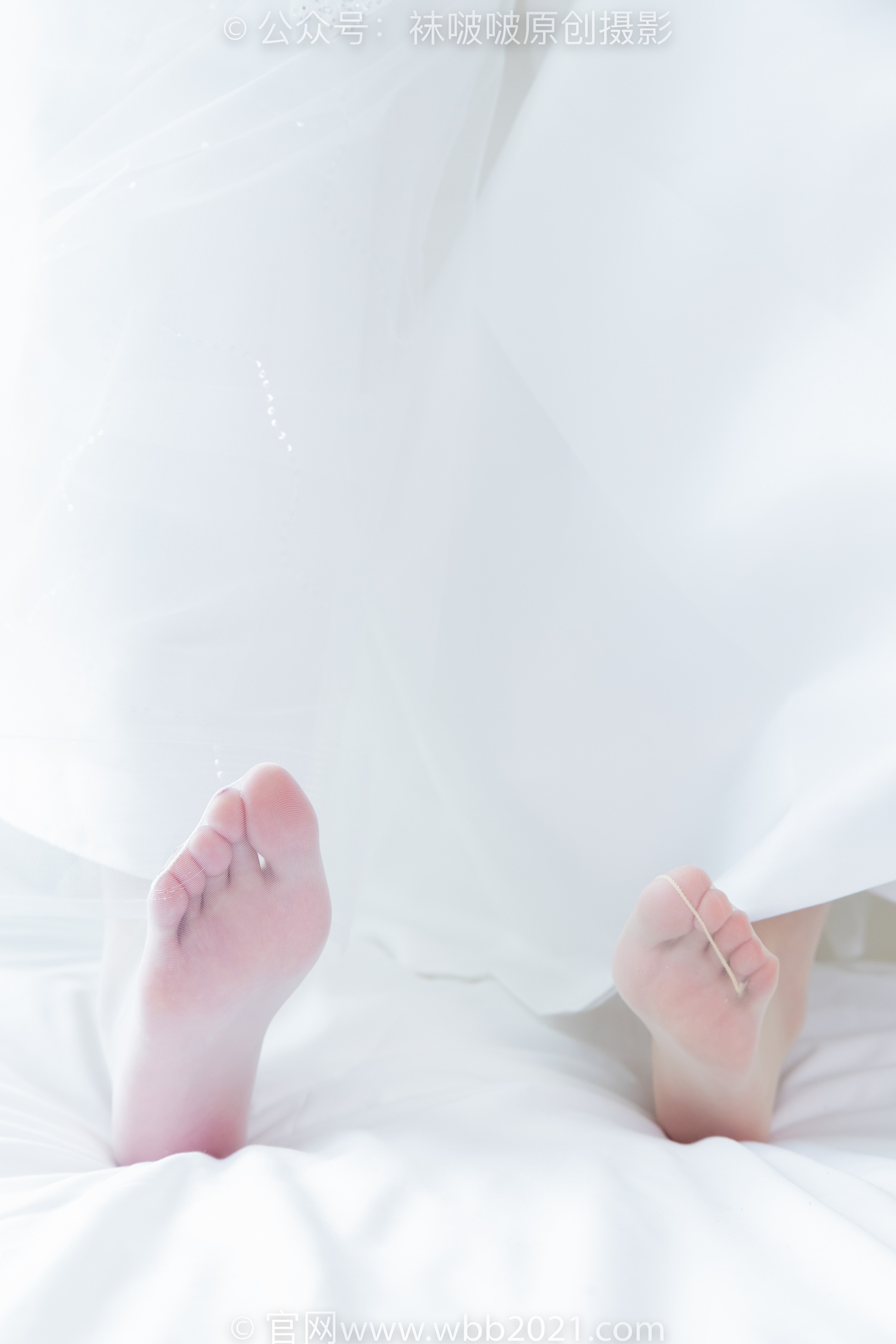 图片[39]-[BoBoSocks袜啵啵]NO.510 小甜豆&甜甜圈-两双高跟鞋、薄肉丝、薄白丝、婚纱主题、互相帮对方腿脚涂抹[96P] – 速更版-美库