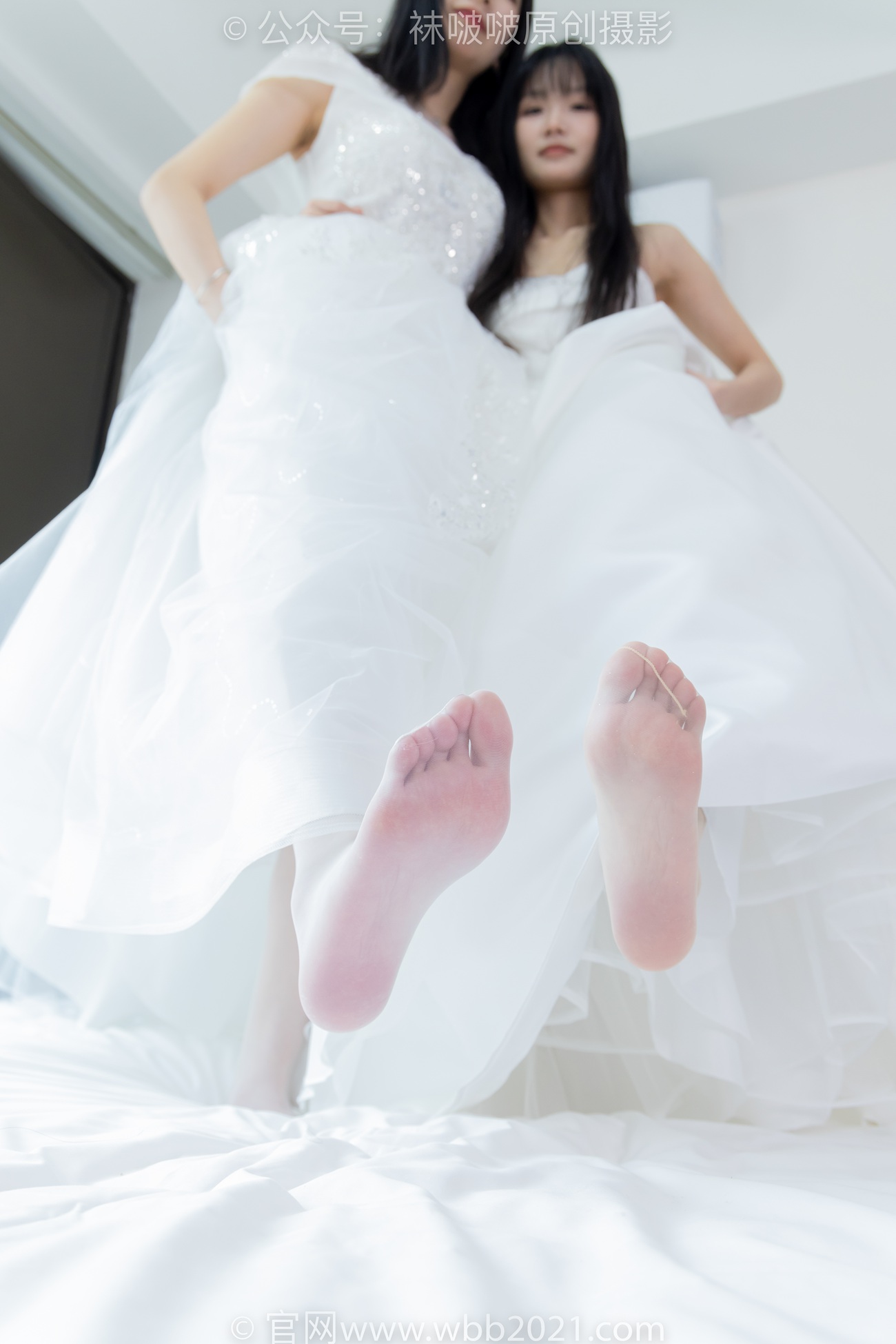 图片[40]-[BoBoSocks袜啵啵]NO.510 小甜豆&甜甜圈-两双高跟鞋、薄肉丝、薄白丝、婚纱主题、互相帮对方腿脚涂抹[96P] – 速更版-美库
