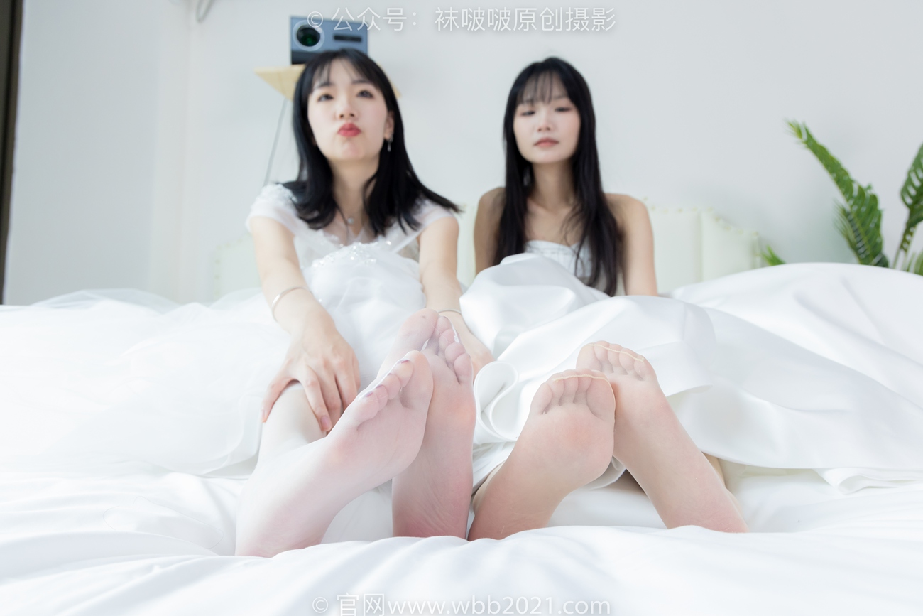 图片[44]-[BoBoSocks袜啵啵]NO.510 小甜豆&甜甜圈-两双高跟鞋、薄肉丝、薄白丝、婚纱主题、互相帮对方腿脚涂抹[96P] – 速更版-美库